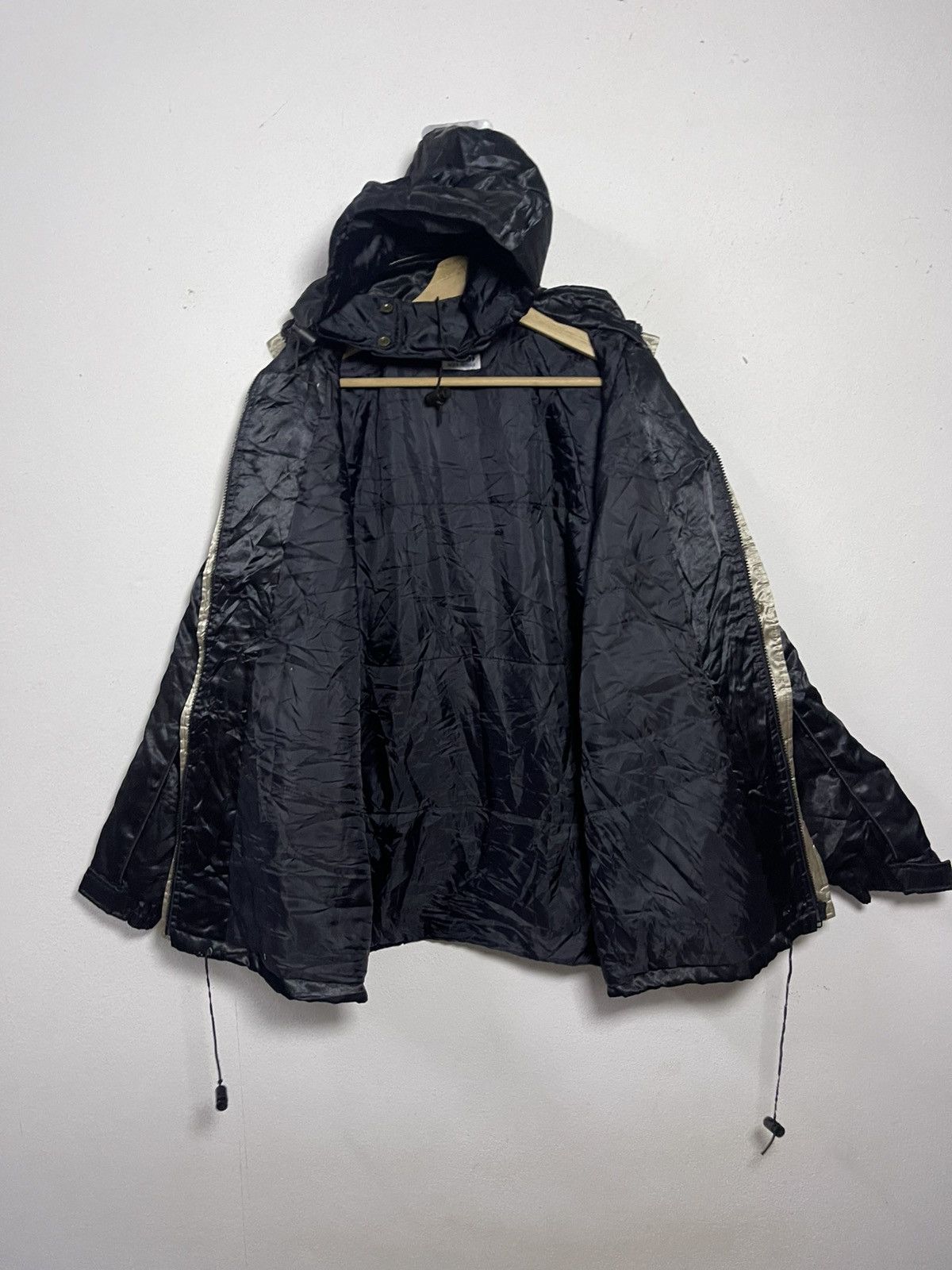 Japanese Brand Vintage Asahi Soft Drinks Wonda Coffee Nylon Racing Jacket Size US XL / EU 56 / 4 - 6 Thumbnail