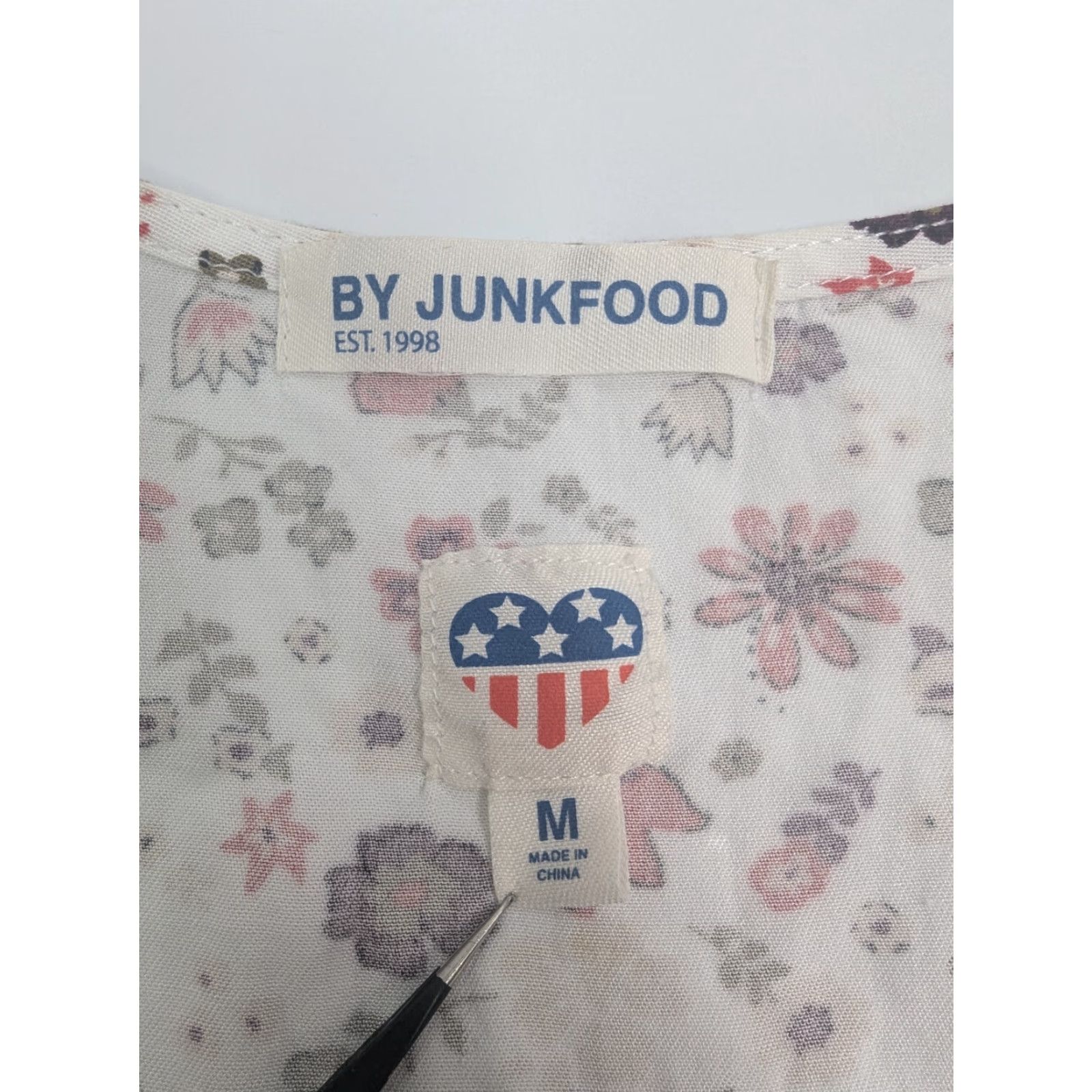 Junk Food Rock Junk Food Long Sleeve Crop Blouse Size M Tie Front Floral White/Red Womens Cropped Shirt Size M / US 6-8 / IT 42-44 - 6 Thumbnail