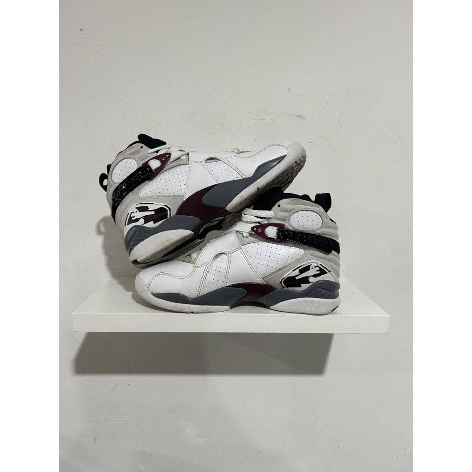 Jordan Brand JORDAN 8 WHITE BURGUNDY SIZE 8W (6.5M) PREOWNED Size US 8 / IT 38 - 2 Thumbnail