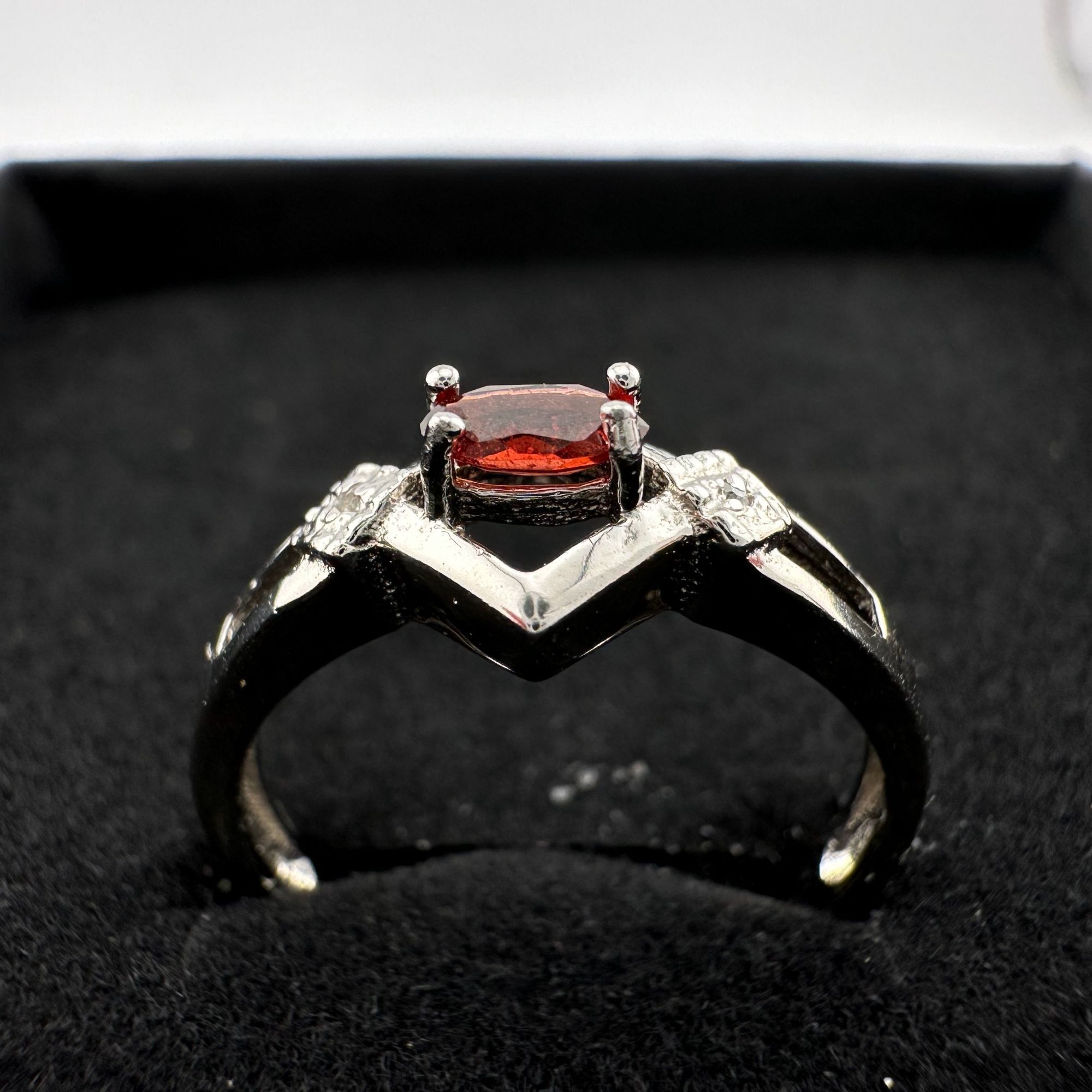 Other Romanitc and Beautiful Natural Garnet Ring Size 8 Size ONE SIZE - 13 Thumbnail