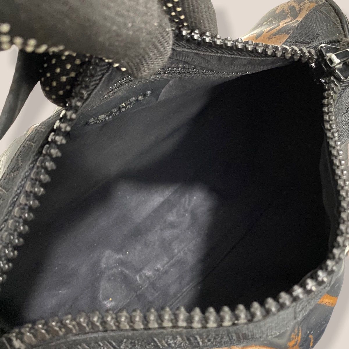 Chanel ‼️LASTDROP‼️AUTH. CHANEL BLACK PRINTED VINLY AND MESH CC SPORT Size ONE SIZE - 9 Thumbnail
