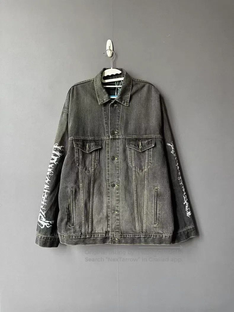 Balenciaga Balenciaga Sanskrit Graffiti Denim Jacket Size US XS / EU 42 / 0 - 1 Thumbnail