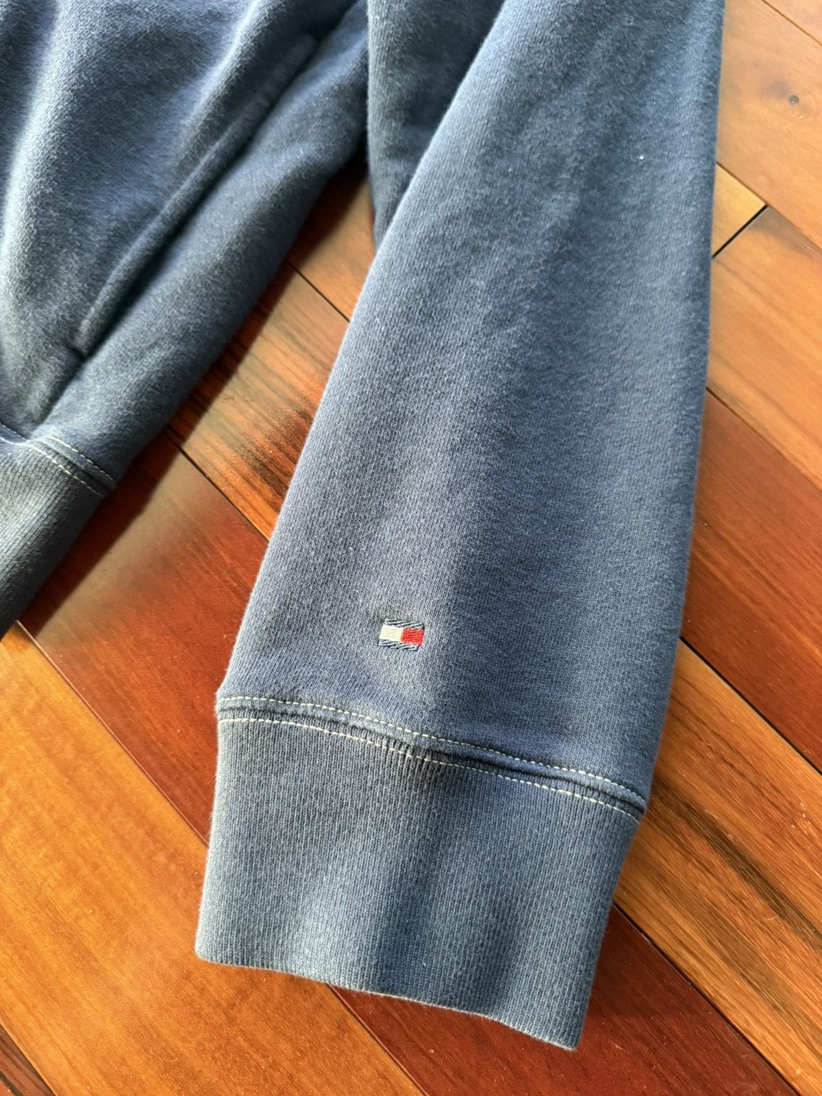 Tommy Hilfiger Vintage Tommy Hill-figure Sweater Size US XL / EU 56 / 4 - 5 Thumbnail