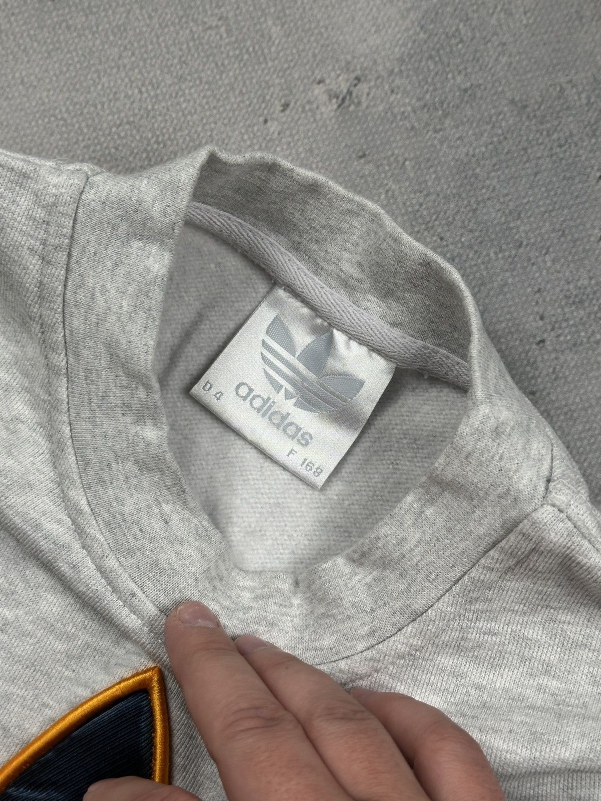 Adidas Vintage Adidas 80s Originals Big Trefoil Sweatshirt Grey 90s Size US S / EU 44-46 / 1 - 8 Thumbnail