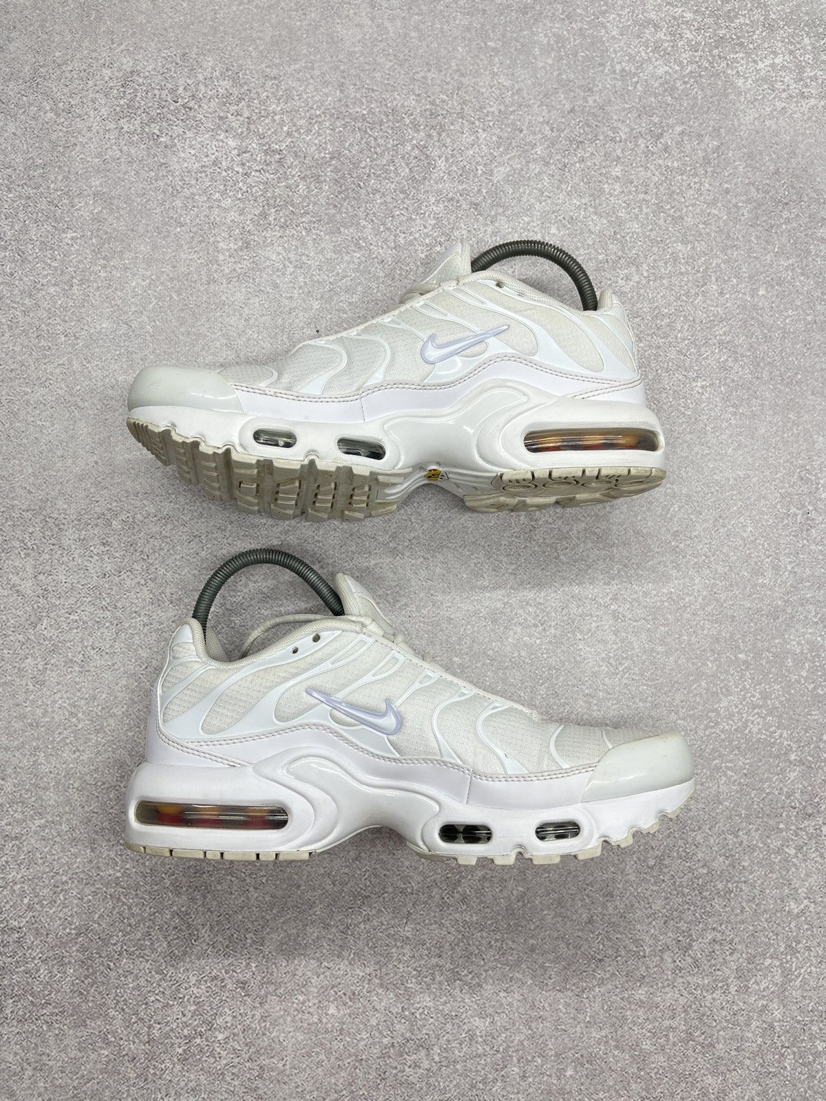 Nike Mens Nike Air Max TN Plus Triple White Sneakers Drill Shox Size US 6.5 / EU 39-40 - 3 Thumbnail