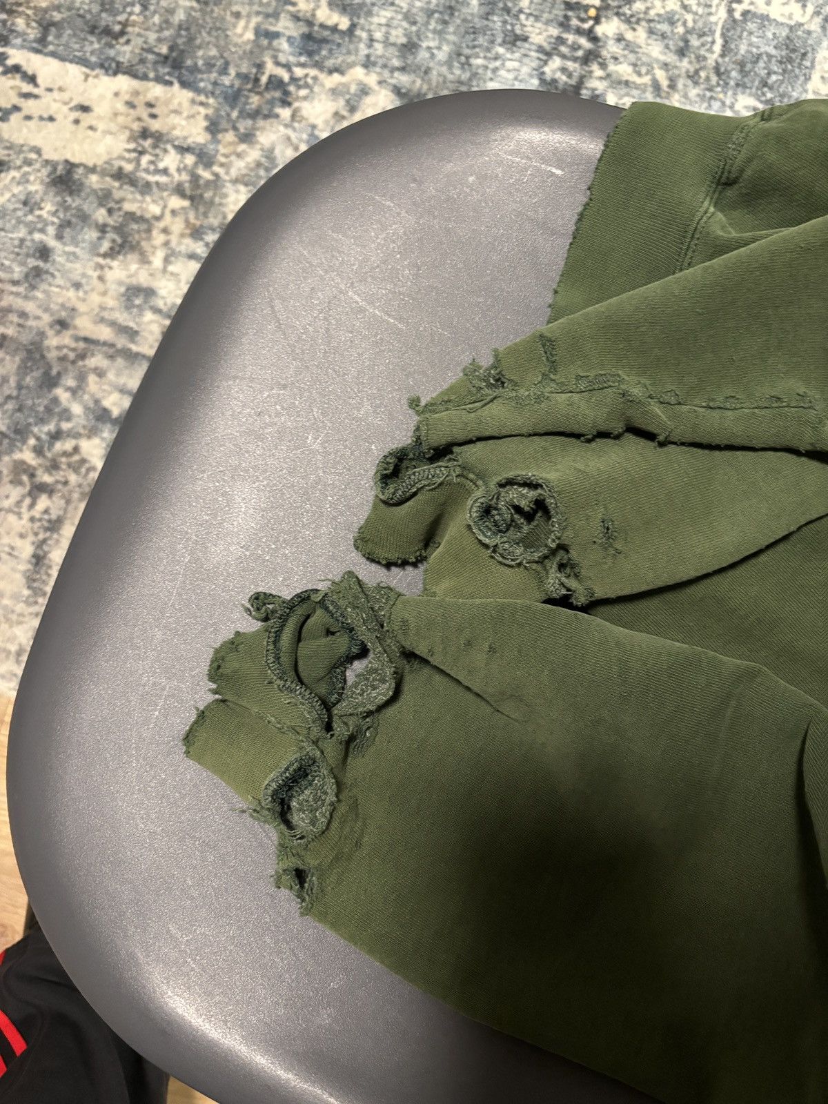 Levi's Vintage 90s levis green heavy distressed/sunfaded sweatshirt Size US L / EU 52-54 / 3 - 10 Thumbnail