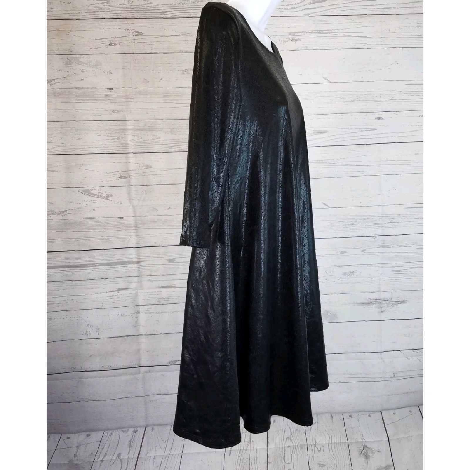 Vintage Lbisse Womens Tunic Top Small Black 3/4 Sleeve Shiny Feather Print Polyester Blend Tunic Dress Small Womens Feather Print Shiny Black 3/4 Sleeves Size S / US 4 / IT 40 - 3 Thumbnail