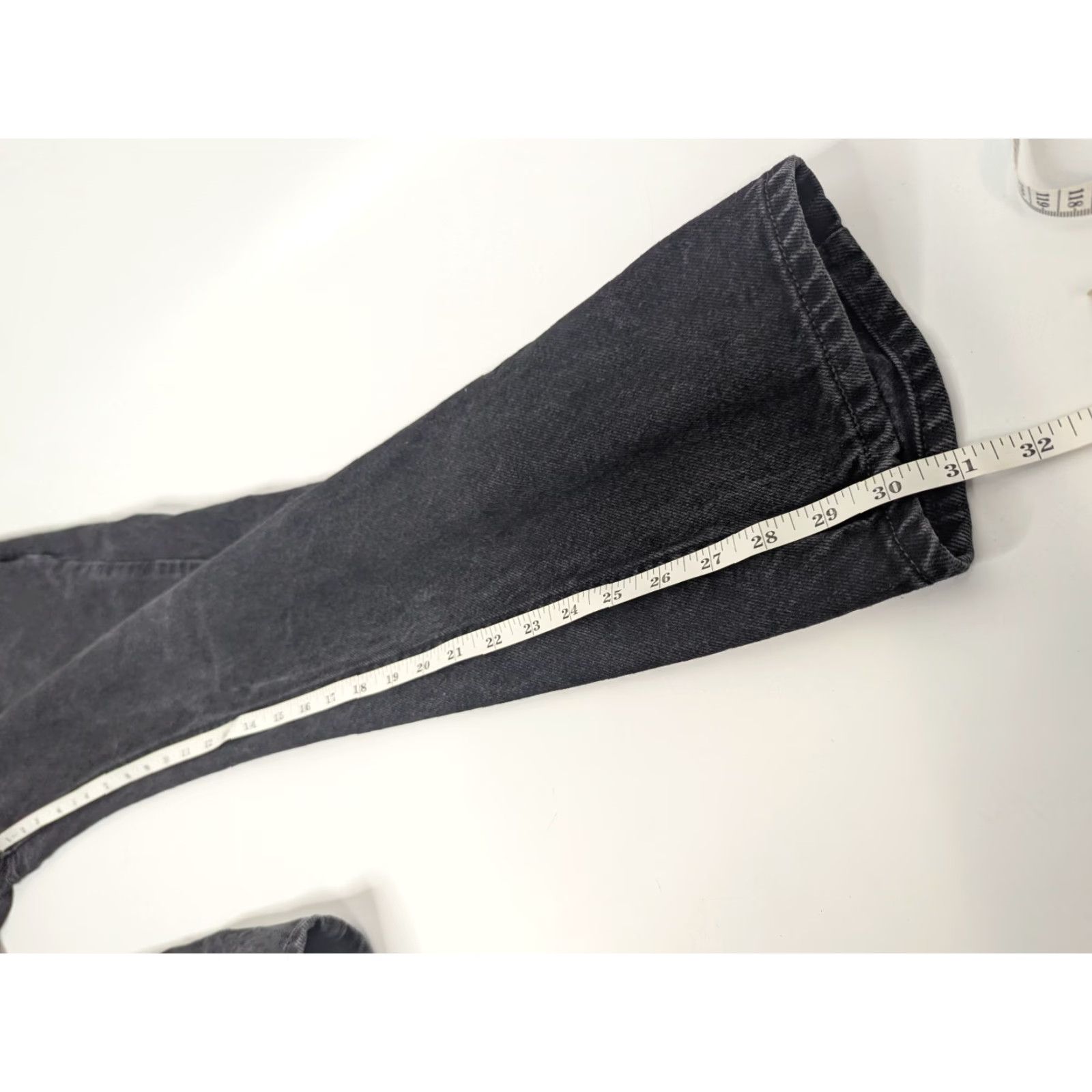 Levi's VINTAGE Levi's 550 Jeans Mens 30x32 Black Denim Relaxed Fit Straight 30in Inseam 28in Waist Grunge City Skate N/A Size US 30 / EU 46 - 5 Thumbnail