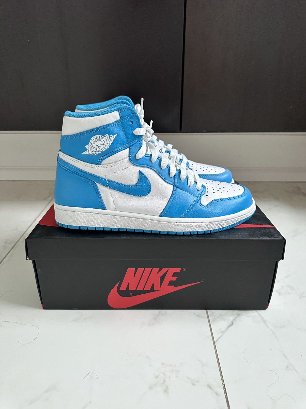 Jordan Brand 2015 Jordan 1 Retro High OG UNC Size US 8.5 / EU 41-42 - 2 Thumbnail