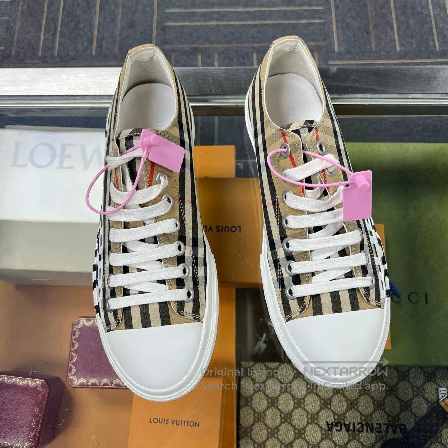 Burberry burberry logo printed canvas sneakers size 41. Size US 8 / EU 41 - 1 Thumbnail