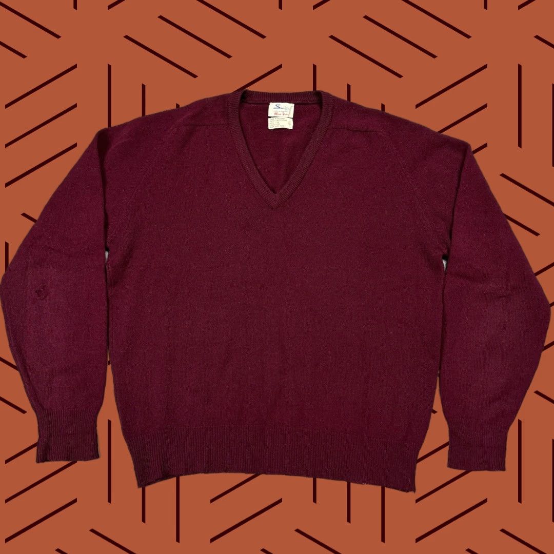 Vintage VINTAGE Smith's Bermuda England V-Neck Pullover Sweater Mens 44 Maroon Wool Regular Ivy Prep 80s Preppy Capstone Mens Size US XXL / EU 58 / 5 - 1 Thumbnail