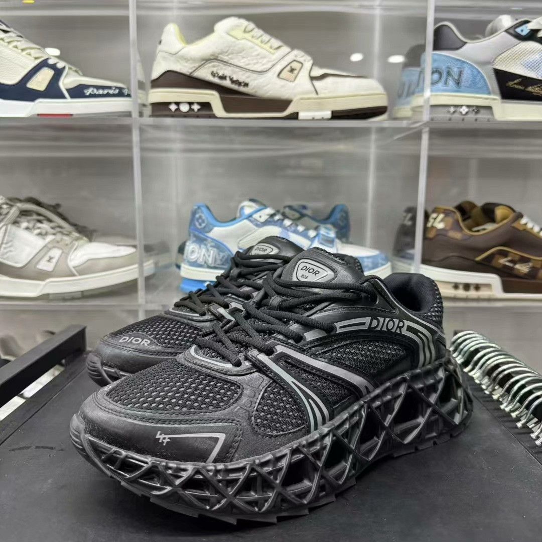 Dior Dior Silver Lowtop Sneakers 35 Men Size US 5 / EU 37 - 1 Thumbnail