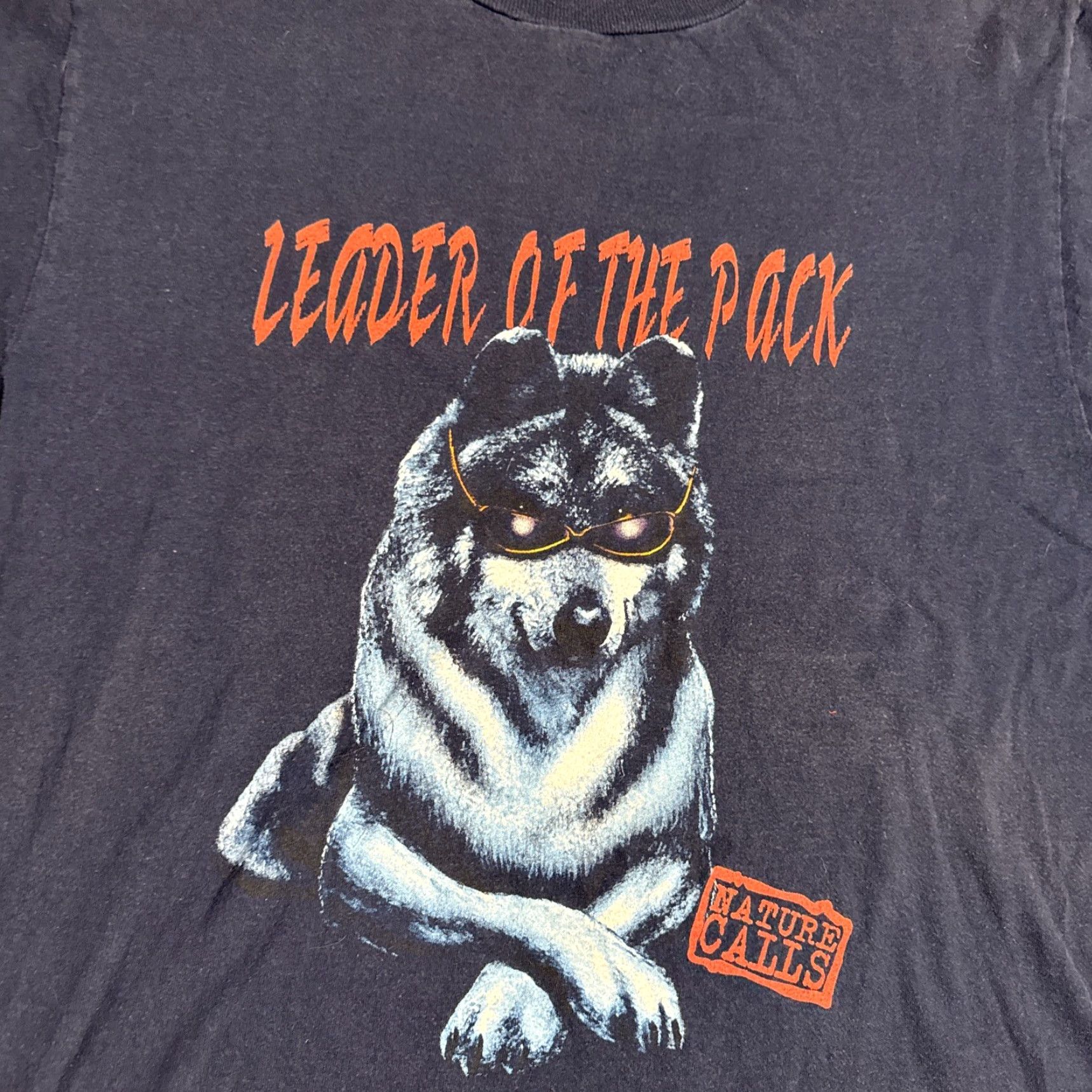 Vintage VINTAGE 90s Leader of the Pack Nature Calls Wolf Husky T-Shirt Navy Blue M Adult Mens Womens Unisex Navy Blue 90s Shirt T-Shirt Size US M / EU 48-50 / 2 - 2 Thumbnail