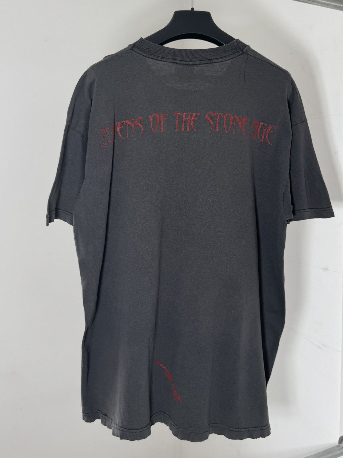 Band Tees Vintage 2002 Queens Of The Stone Age Mosquito Song Tee Size US XL / EU 56 / 4 - 2 Thumbnail