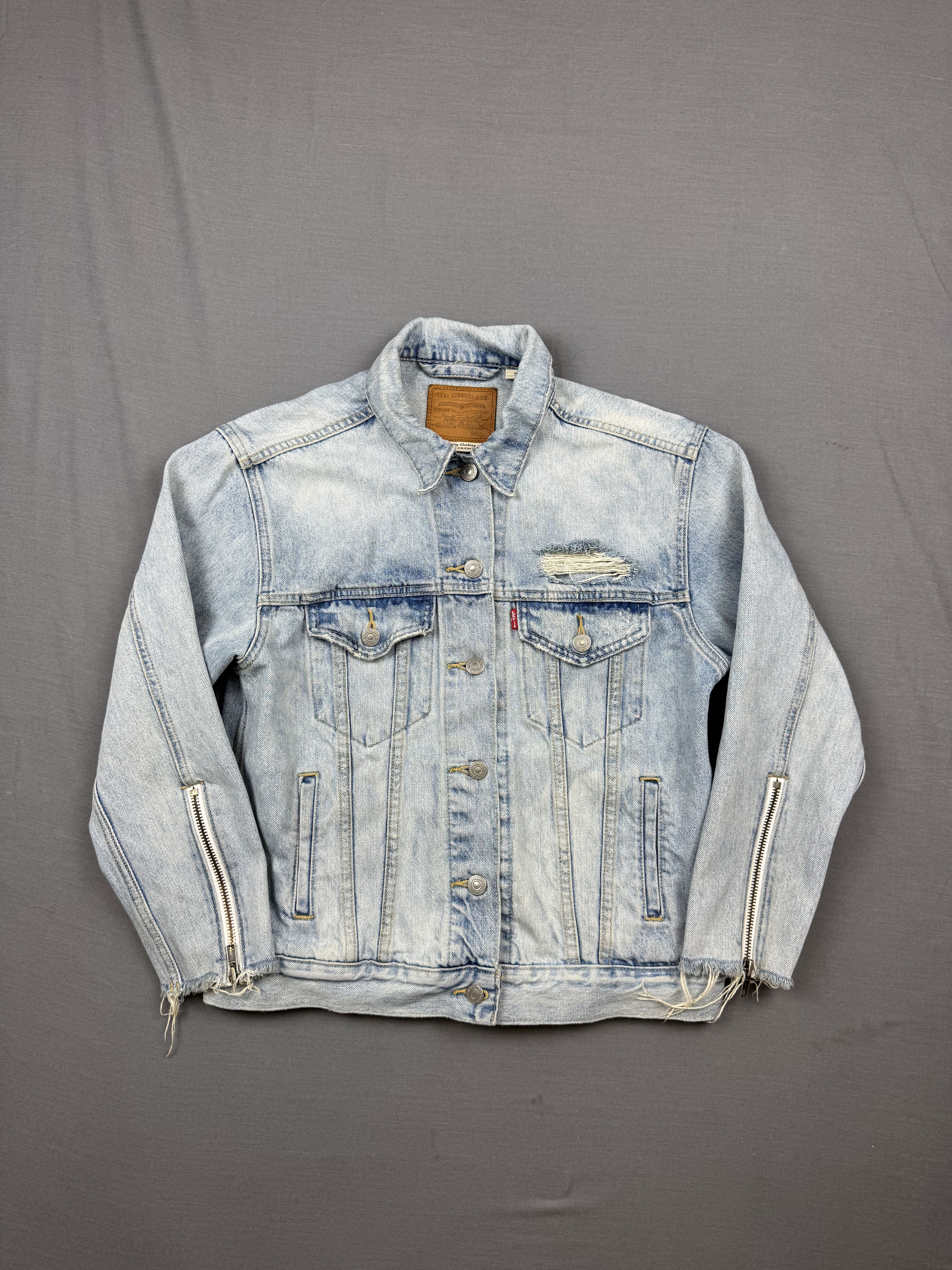 Levi's Levi's Premium Denim Trucker Jacket Distressed Light Wash Size S / US 4 / IT 40 - 1 Thumbnail