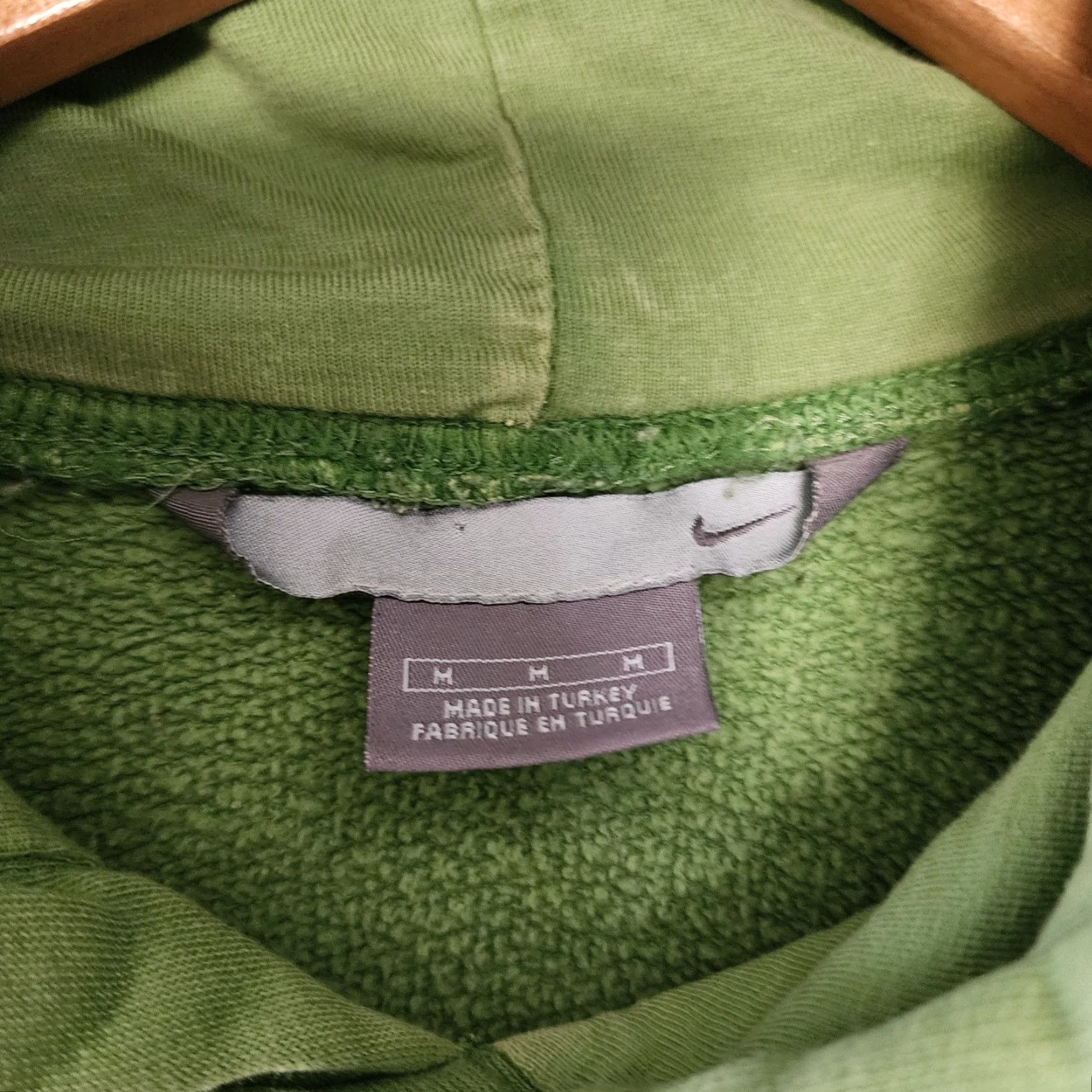 Nike VINTAGE Nike Hoodie Mens Medium Green Pullover Silver Tag Spellout Center M Mens Green Nike Hoodie Size US M / EU 48-50 / 2 - 3 Thumbnail