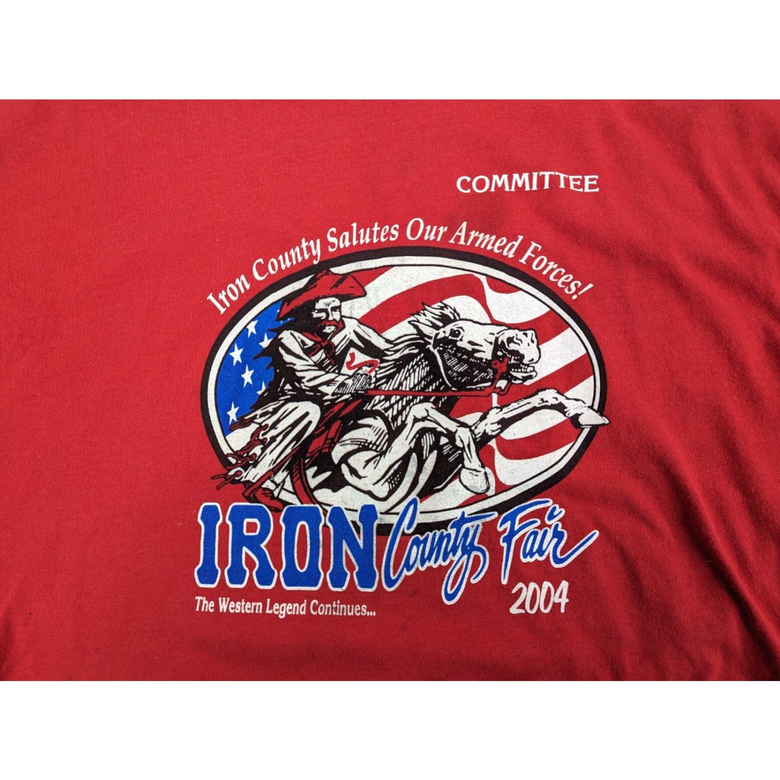 Gildan VINTAGE Red T-Shirt Iron County Fair Committee 2004 XL Guy in Horse USA Shirt Mens Size US XL / EU 56 / 4 - 6 Thumbnail