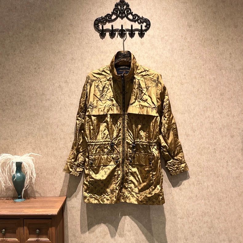 Louis Vuitton Louis Vuitton Gold Full Logo Waist Parka Windbreaker Jacke Size XXS / US 00 / IT 34 - 1 Thumbnail
