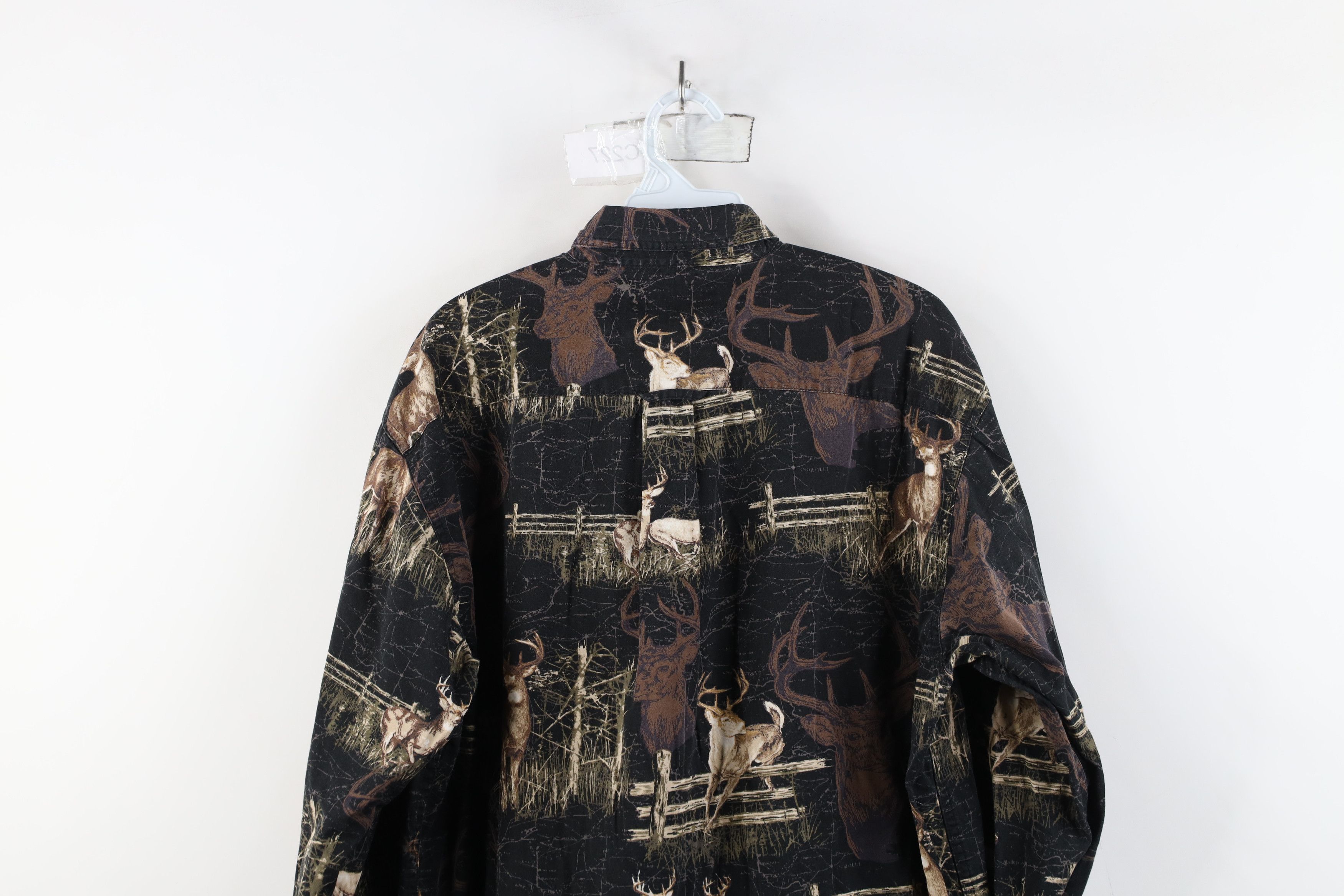 Vintage Vintage 90s Streetwear Deer Buck All Over Print Button Shirt Size US M / EU 48-50 / 2 - 11 Thumbnail