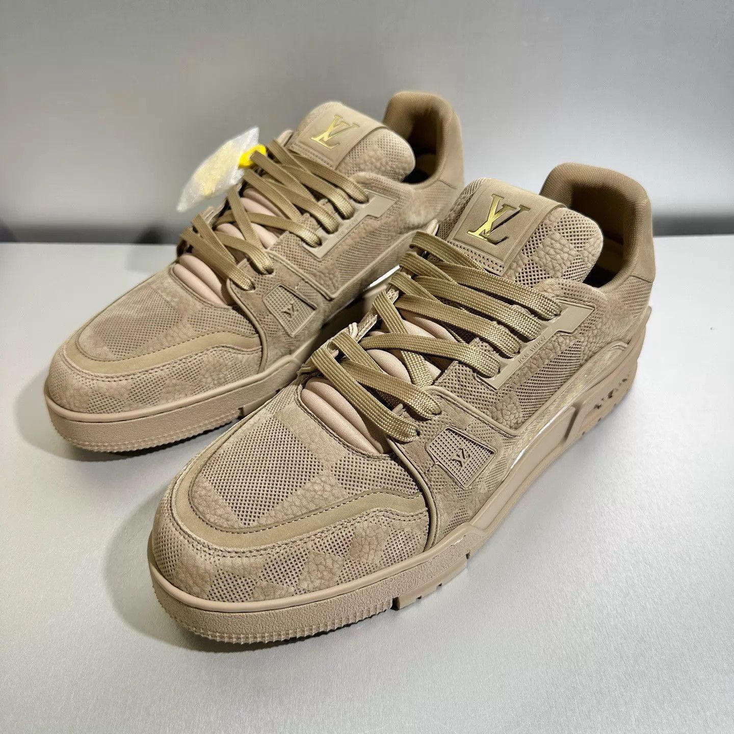 Louis Vuitton Louis Vuitton Trainer Light Monogram US10/EU44 X4127 Size US 11 / EU 44 - 1 Thumbnail