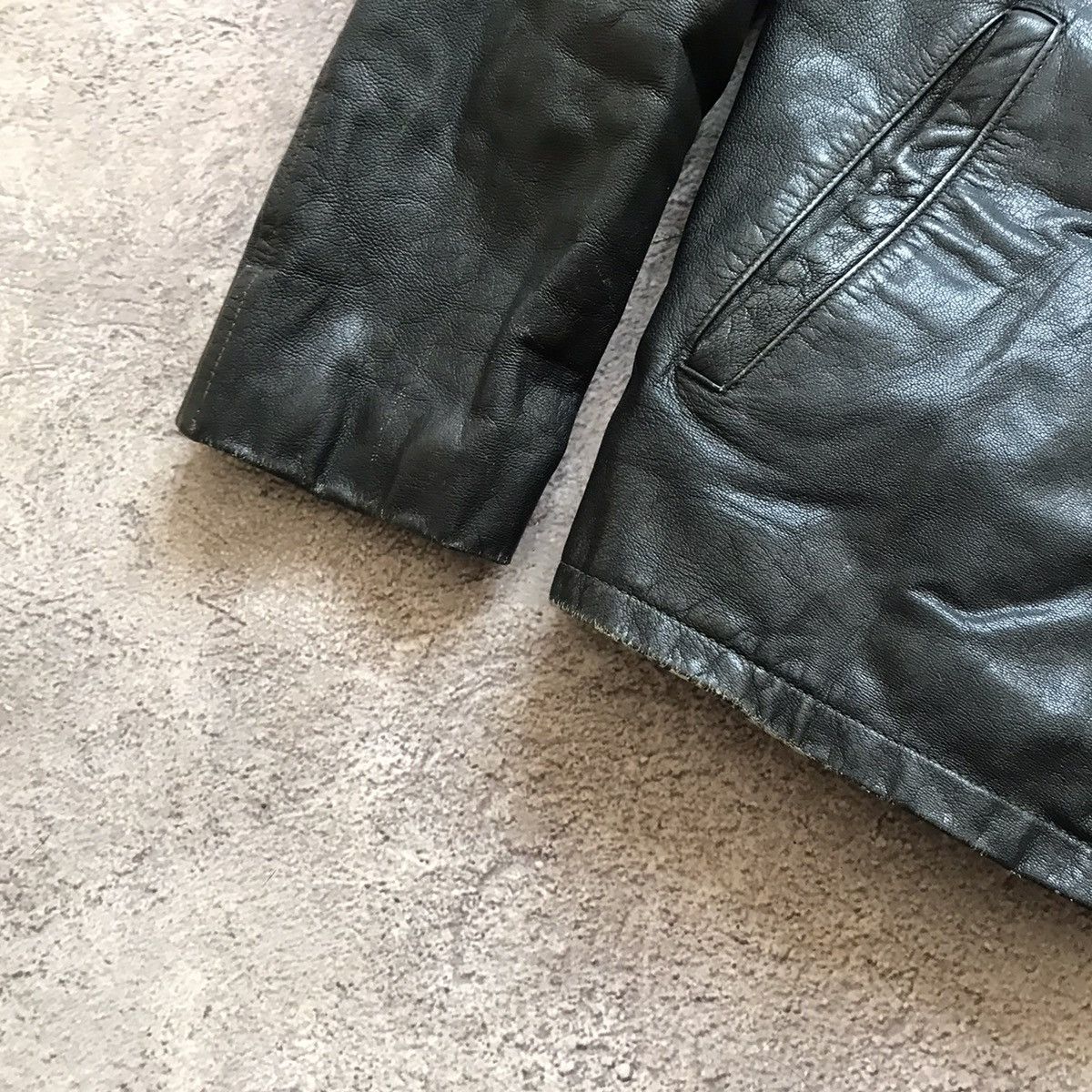 Vintage Vintage 90s Thrashed Black Leather Jacket Streetwear Boxy L Size US L / EU 52-54 / 3 - 4 Thumbnail