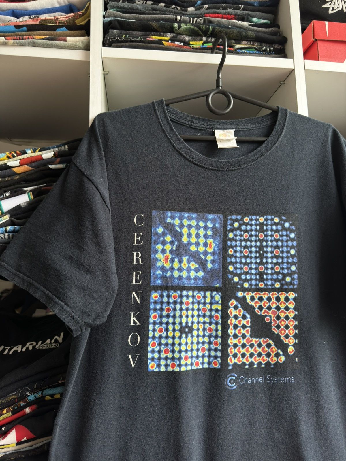Vintage Vintage 2000s Cerenkov Channel Systems Tee Size US L / EU 52-54 / 3 - 5 Thumbnail