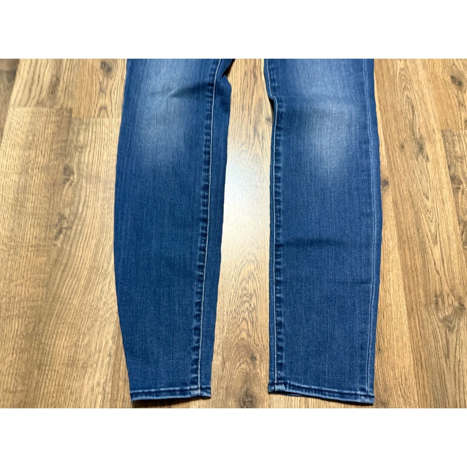 Vintage Rock & Republic Jeans Woman 8 Blue Denim Skinny Mid Rise Pockets 5-Pocket Design Inseam 29in Regular Fall Winter Spring Summer Mens Womens Girls Boys Size 30" / US 8 / IT 44 - 3 Thumbnail