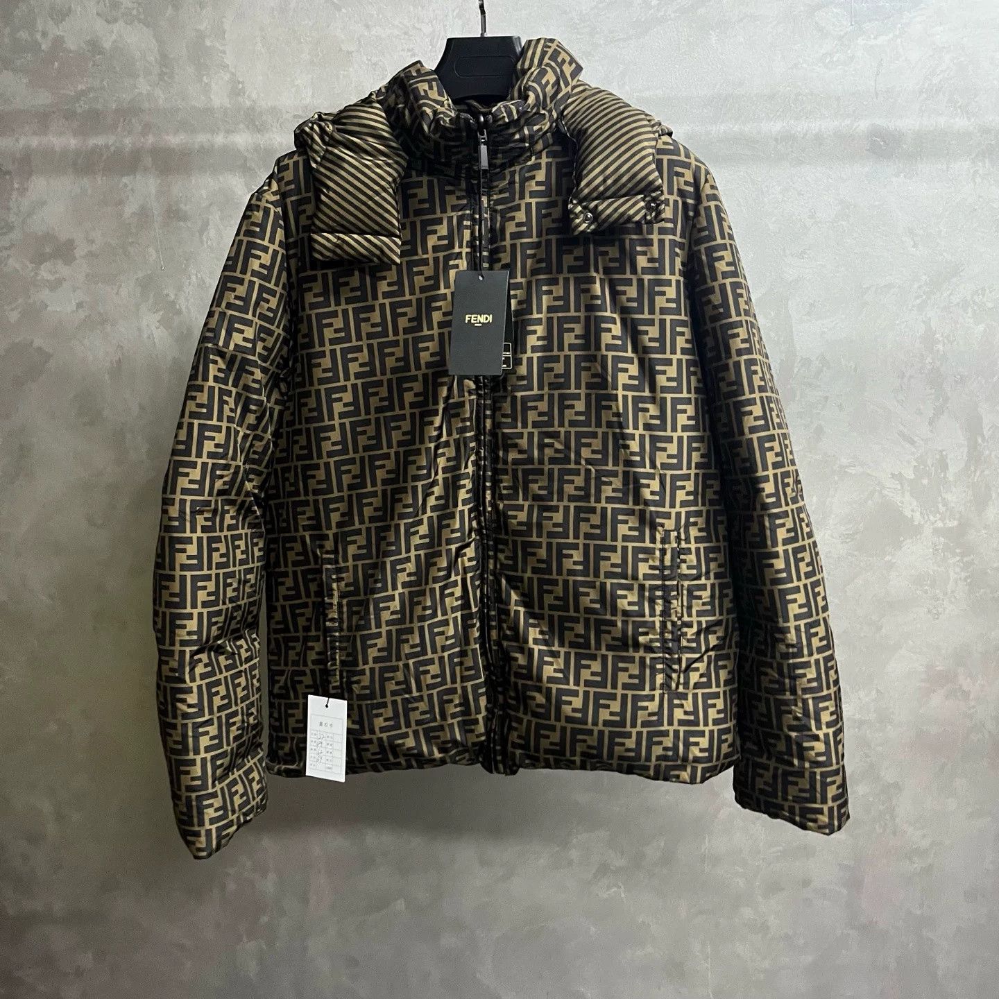 Fendi Fendi Latest Beige Logo Print Padded Jacket Size US XXS / EU 40 - 1 Thumbnail