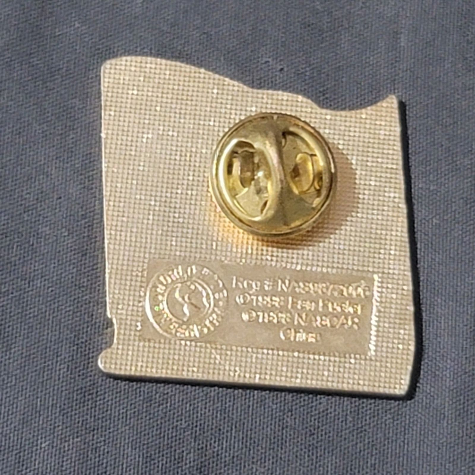 NASCAR Vtg 1998 NASCAR Rusty Wallace Checkered Flag Lapel Pin Size ONE SIZE - 2 Thumbnail