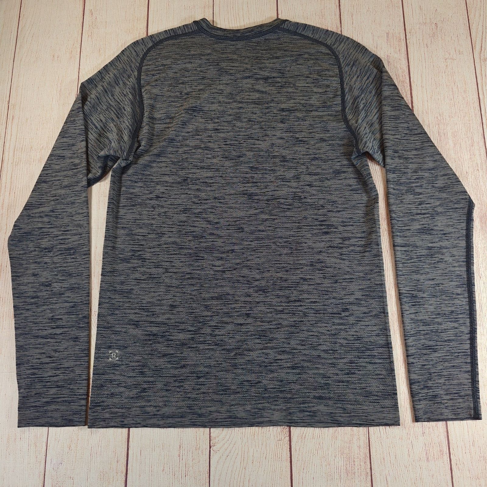 Lululemon Lululemon Metal Vent Tech Long Sleeve sz S Size US S / EU 44-46 / 1 - 2 Thumbnail