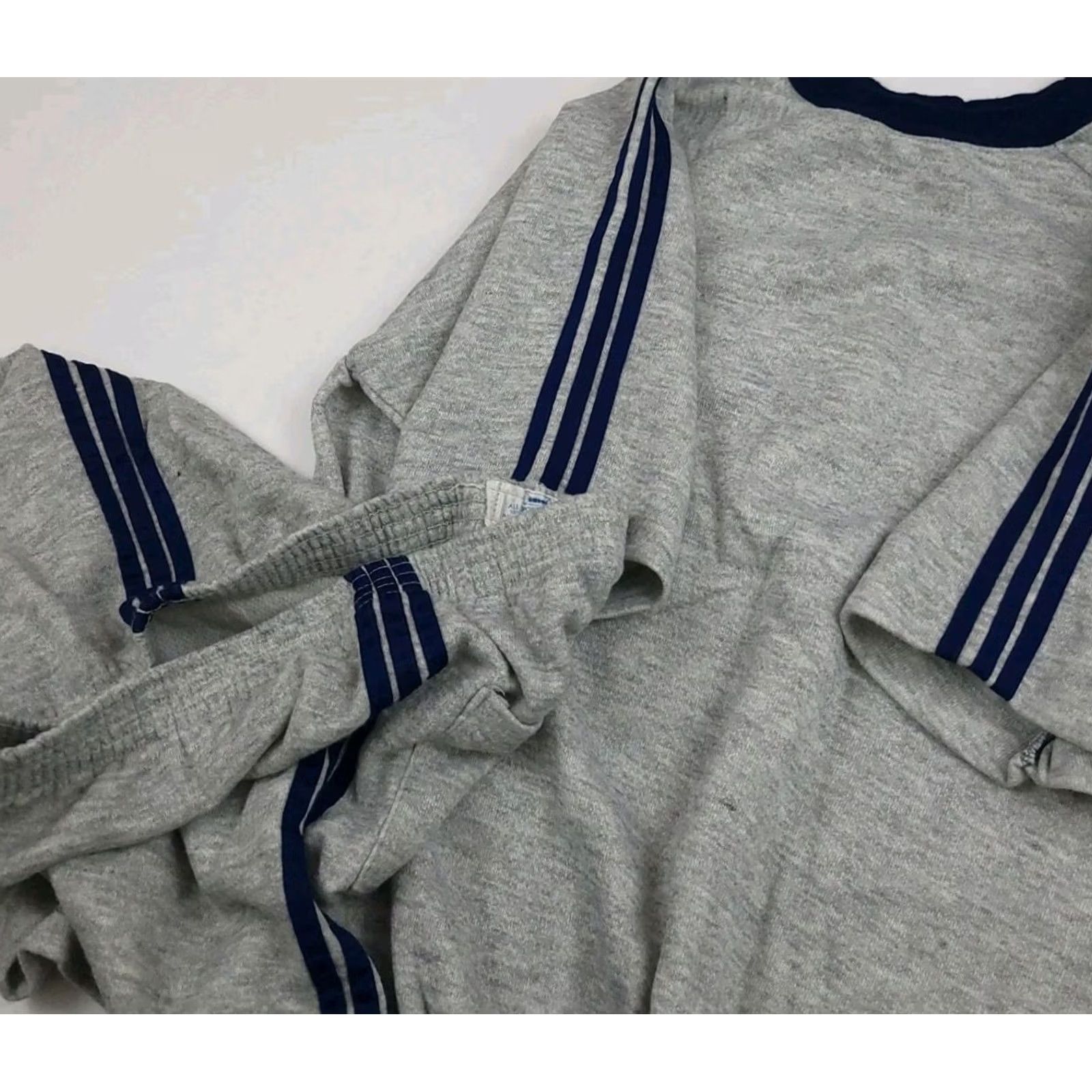 Vintage VINTAGE Sportswear Sweatshirt Shorts Set Gray Navy Striped Acrylic USA M Mens Size US M / EU 48-50 / 2 - 3 Thumbnail