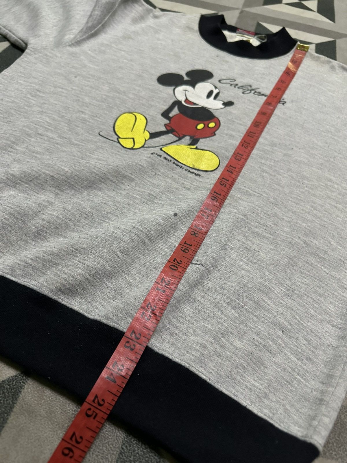 Mickey Mouse Vintage 90s Mickey mouse crewned sweatshirt Size US M / EU 48-50 / 2 - 8 Thumbnail