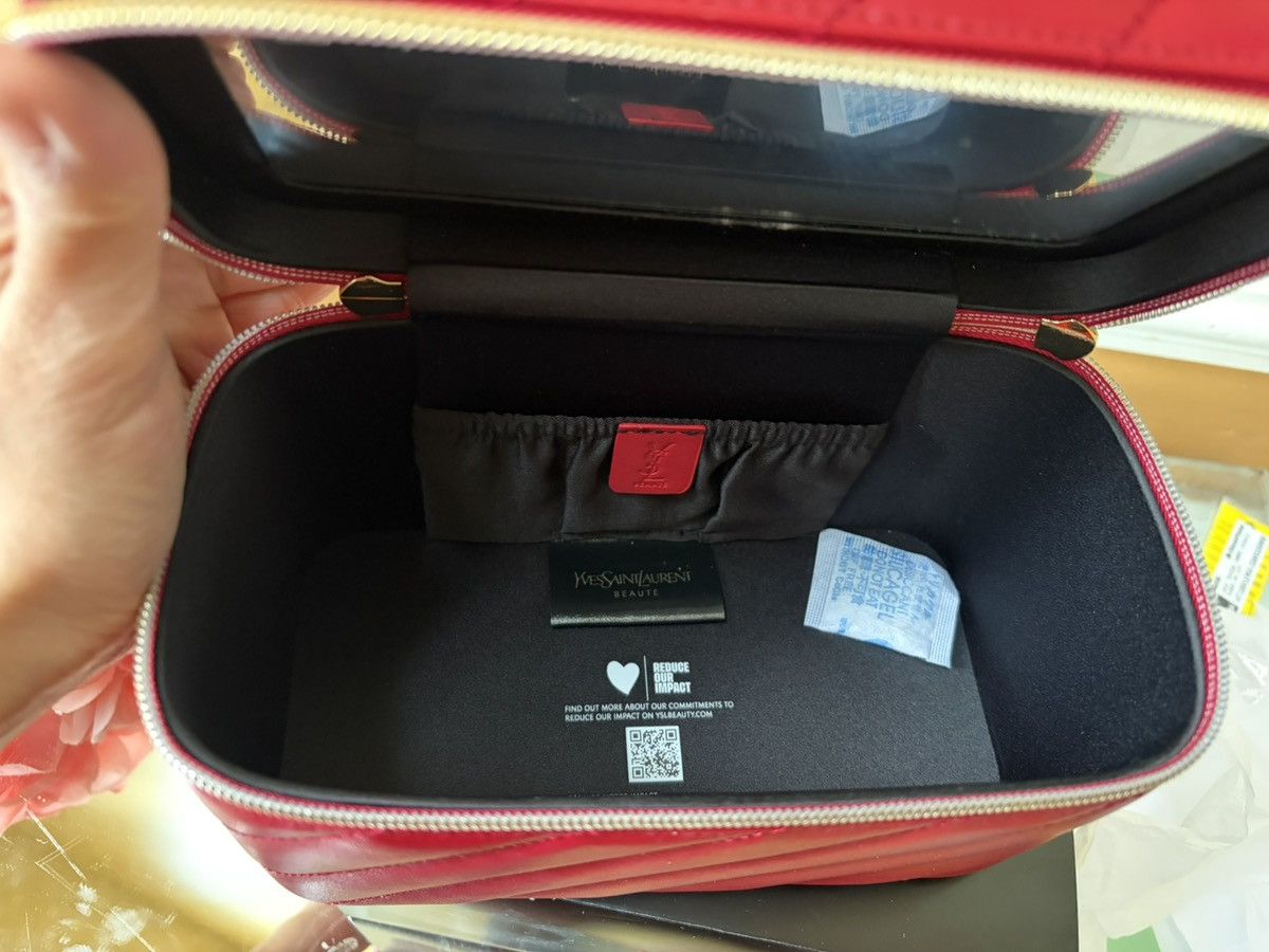 Yves Saint Laurent Yves saint laurent case Size ONE SIZE - 5 Thumbnail