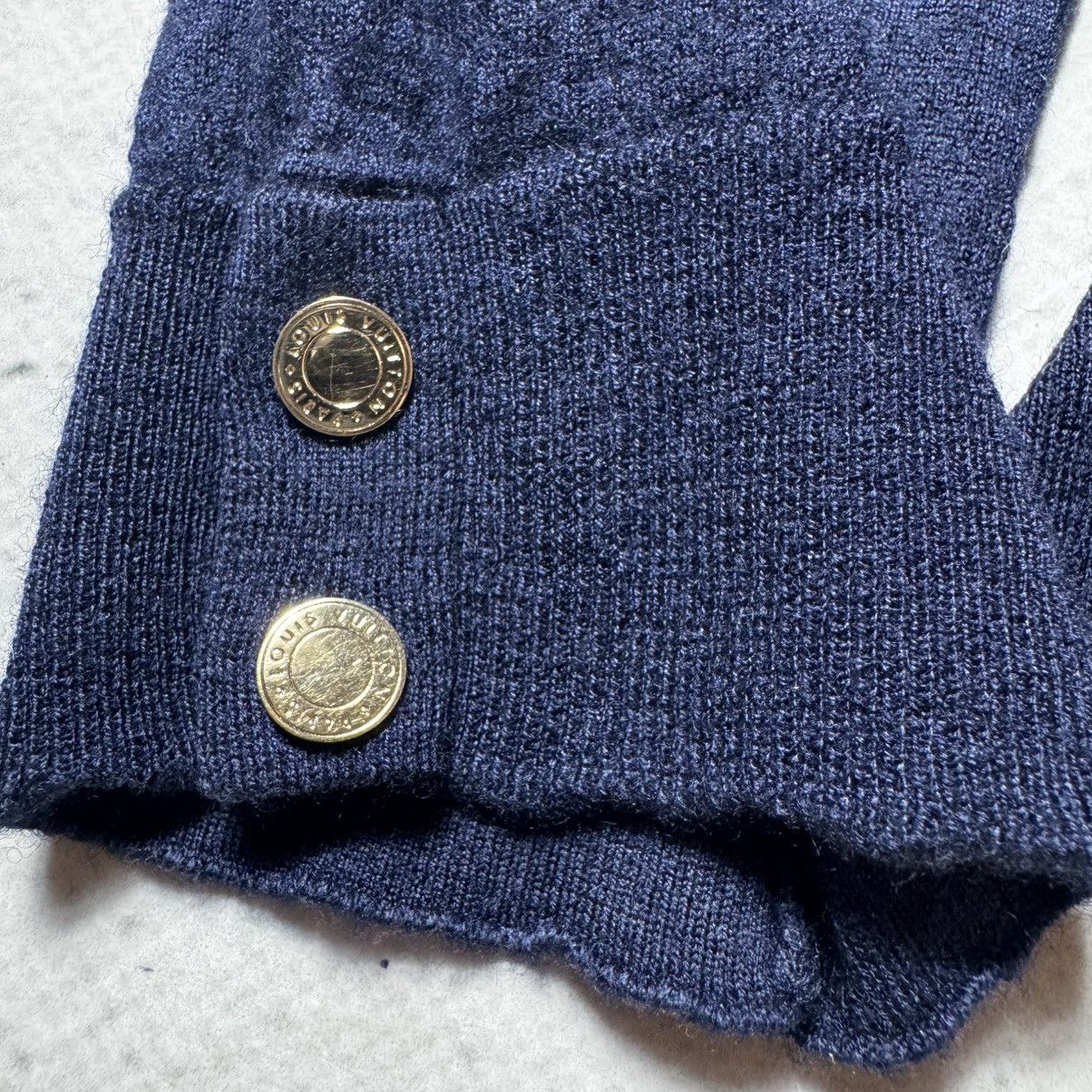 Louis Vuitton vintage louis vuitton cashmere sweater wool gold buttons Size M / US 6-8 / IT 42-44 - 5 Thumbnail