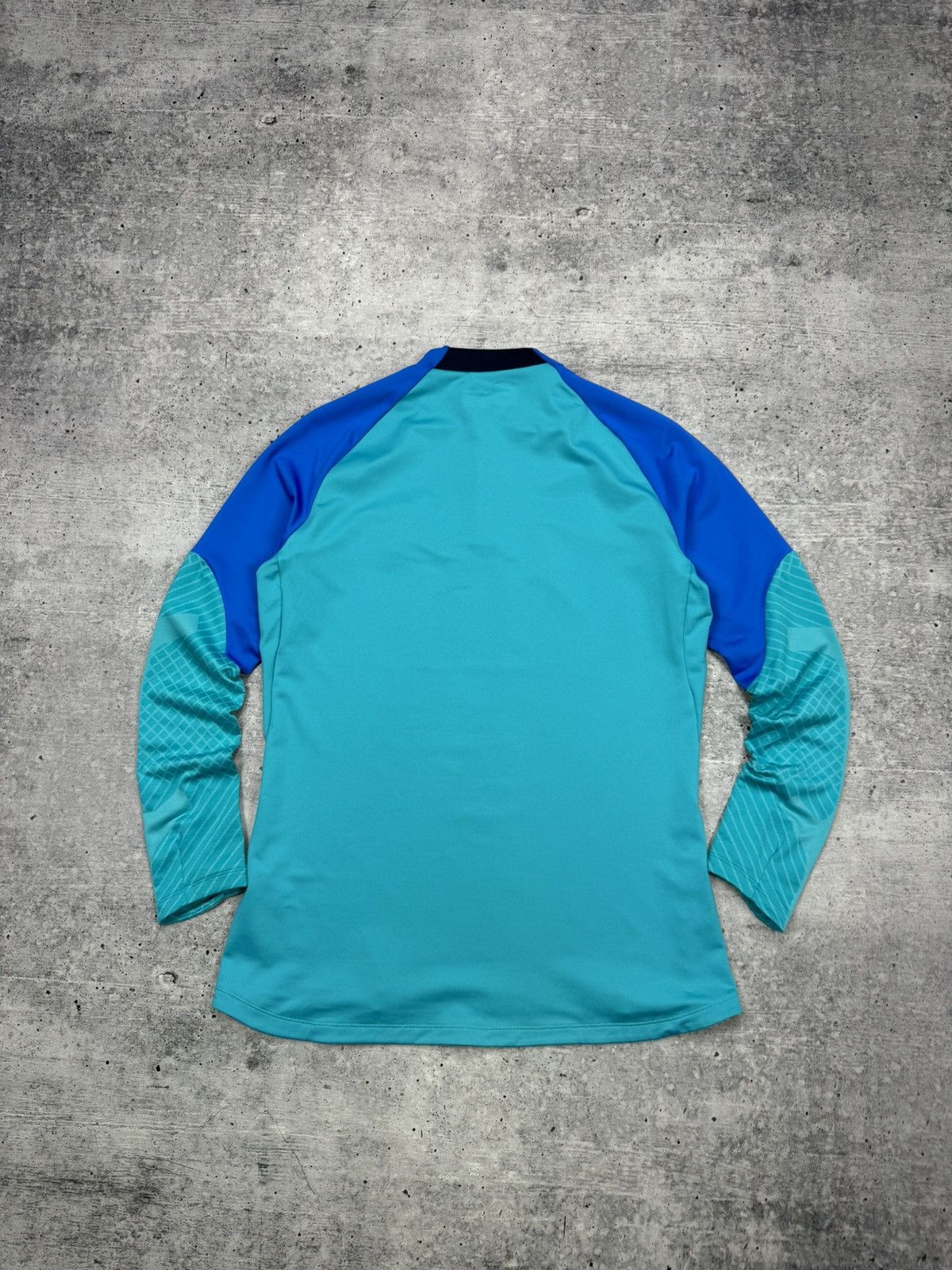 Designer × Nike Vintage Nike F.C. Barcelona Logo Y2K Jersey Zip Sweatshirt Size US L / EU 52-54 / 3 - 14 Thumbnail