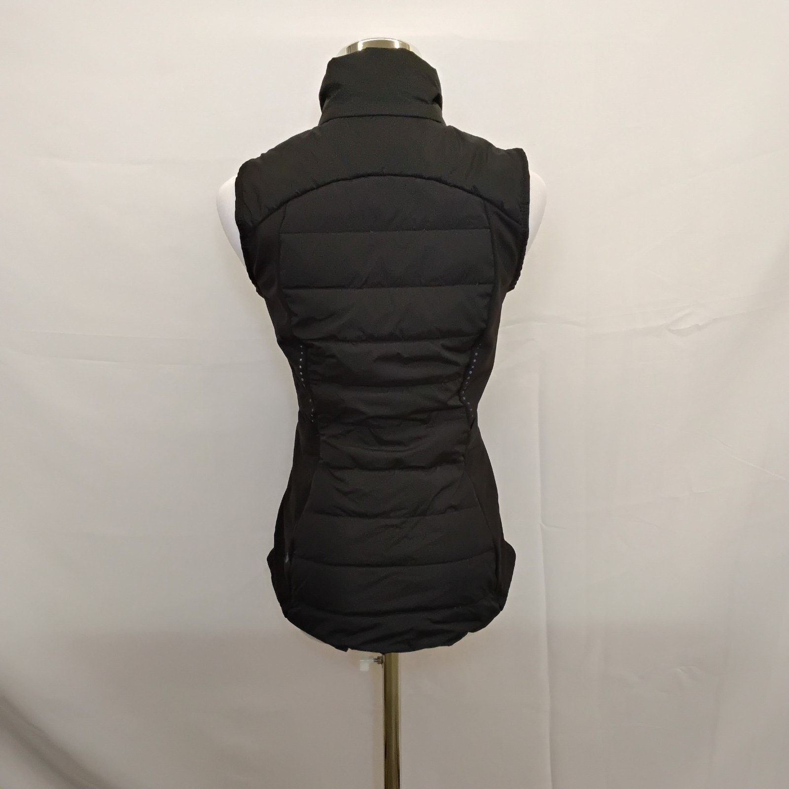 Lululemon Lululemon Down Hybrid Vest Women's 6 Black Active Wear Size M / US 6-8 / IT 42-44 - 3 Thumbnail