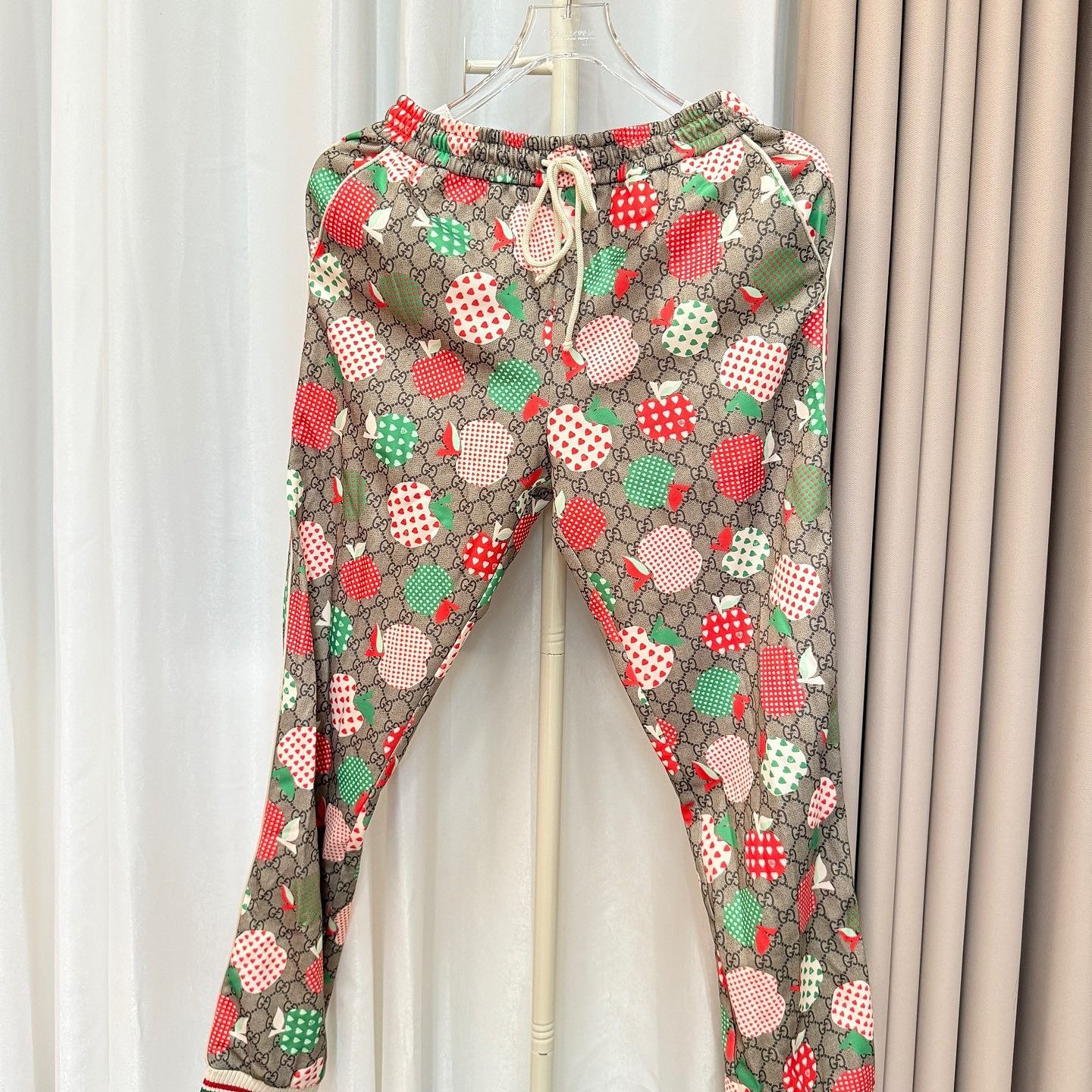 Gucci Gucci Apple Monogram Sweatpants Size S Size US 30 / EU 46 - 1 Thumbnail