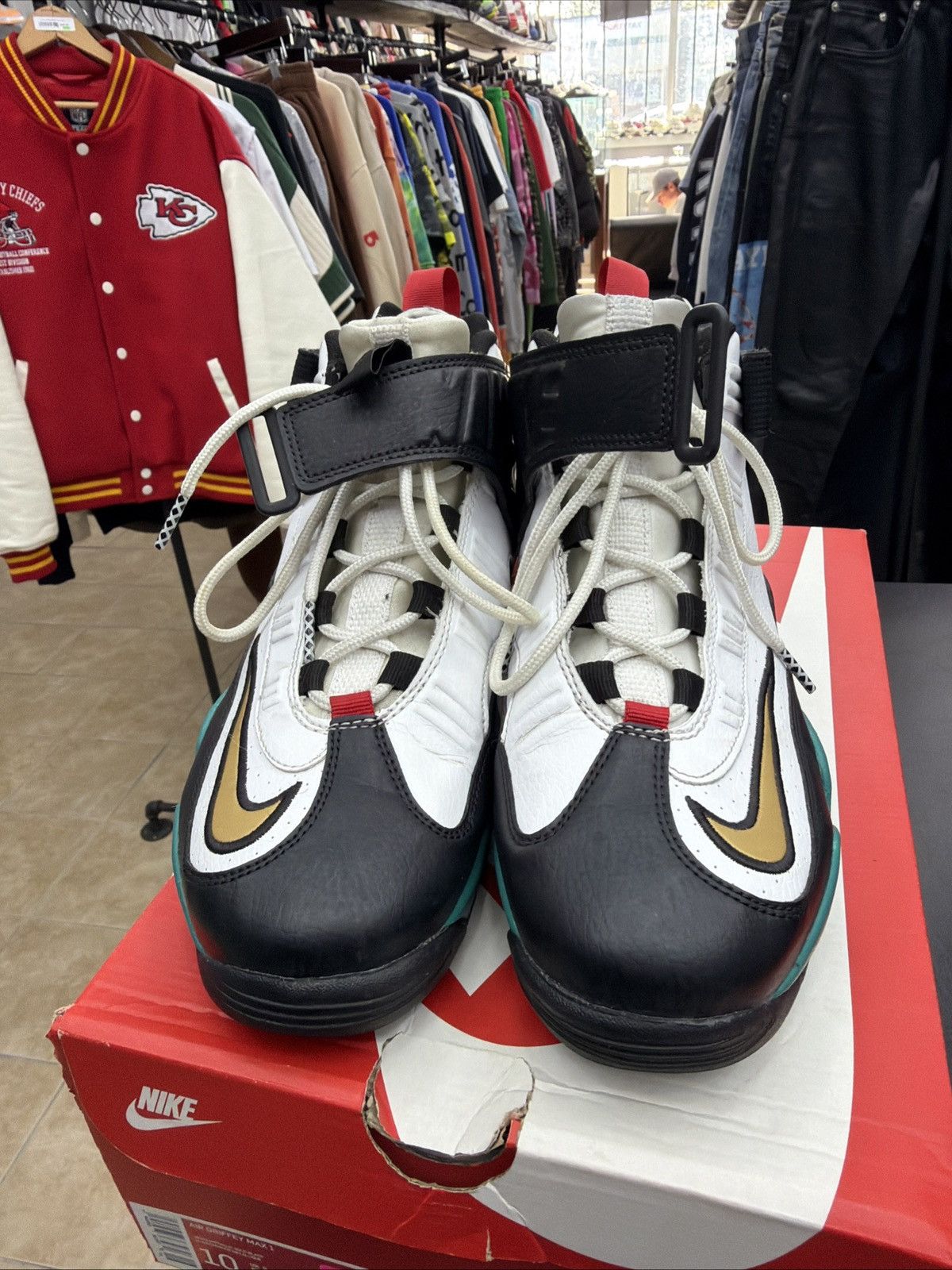 Nike Nike Air Griffey Max 1 Sweetest Swing Mens Size 10 Size US 10 / EU 43 - 19 Thumbnail