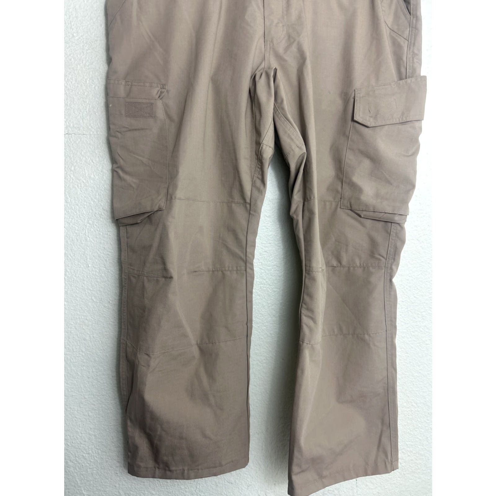 Vintage LAPG Operator Tactical Pants Mens 42x30 Cargo Khaki Elastic Waistband Ripstop Canvas Front Pockets 30in Inseam Regular Rise Mid Belt Loops Straight Size US 42 / EU 58 - 2 Thumbnail