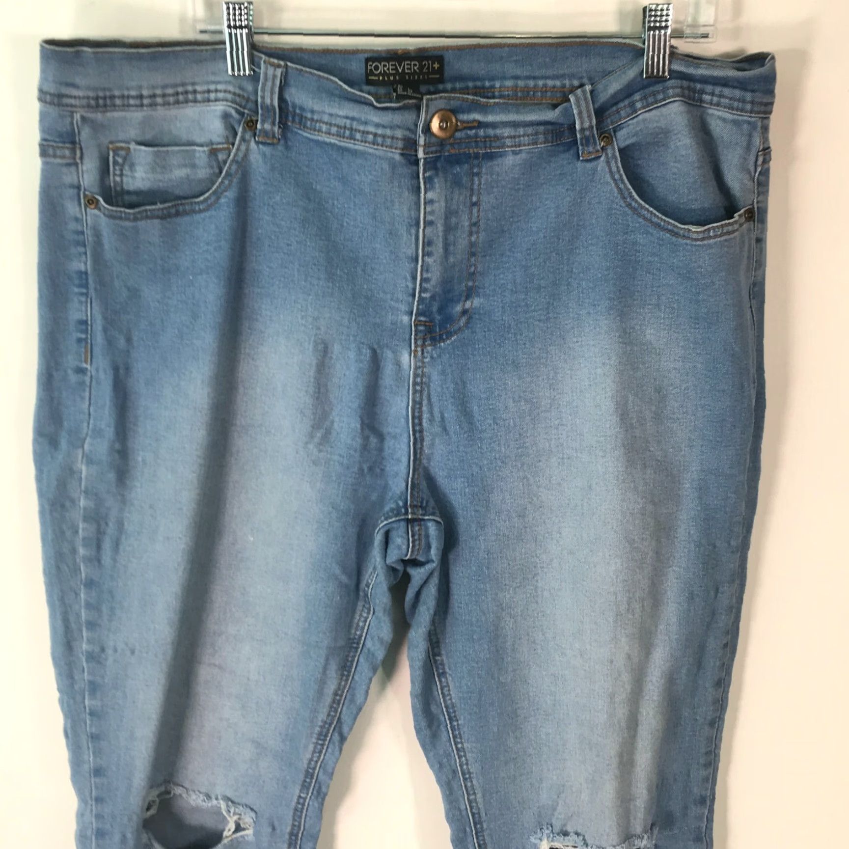 Forever 21 FOREVER 21 Plus Skinny Jeans Distressed Blue Size 18 30" Inseam Mid Rise Womens Size 40" / US 18 - 3 Thumbnail