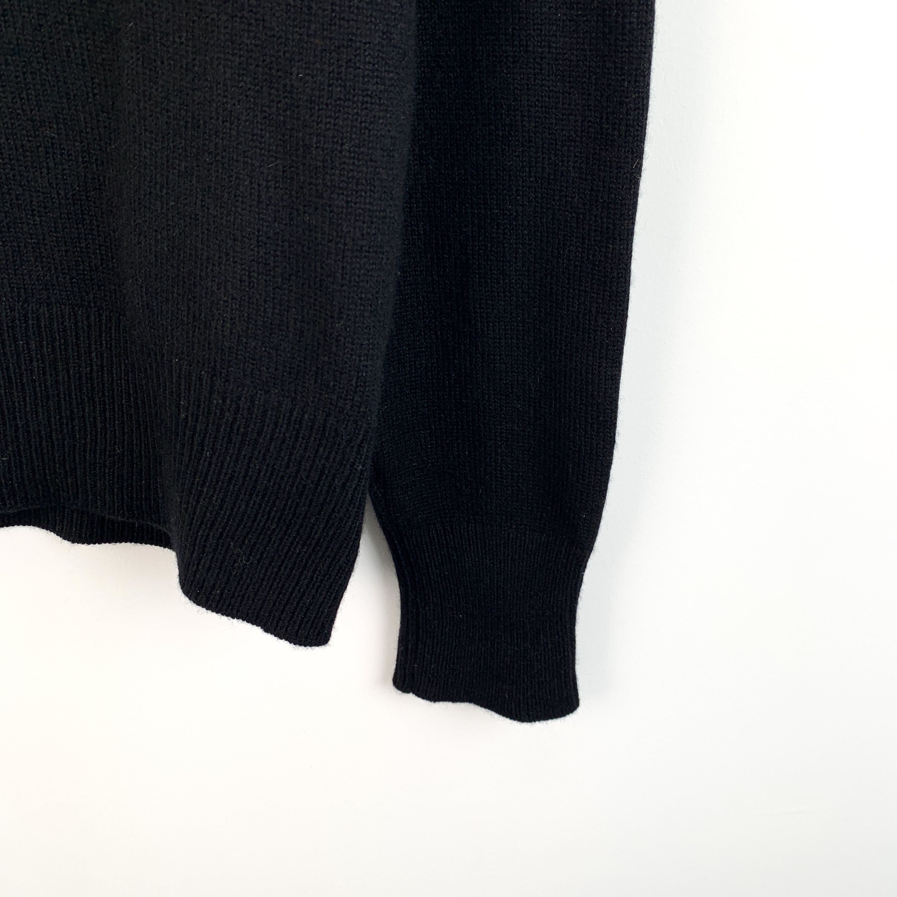 Louis Vuitton CM0377 Louis Vuitton Black Wool Sweater W/ Gold Chain Size US M / EU 48-50 / 2 - 4 Thumbnail