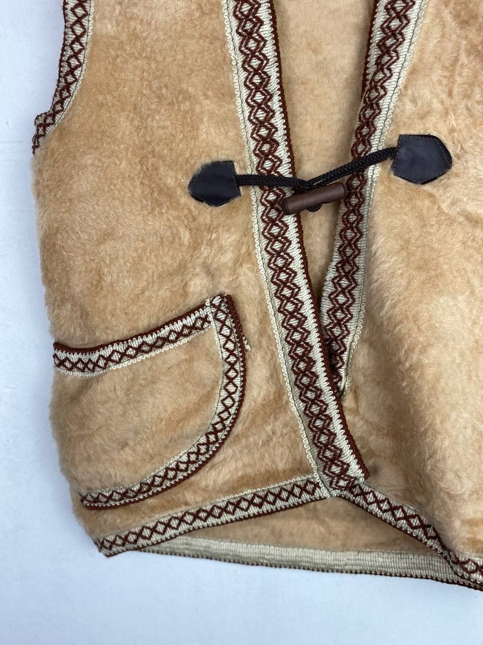 Japanese Brand vintage japanese brand faux fur vest nice design Size US M / EU 48-50 / 2 - 2 Thumbnail