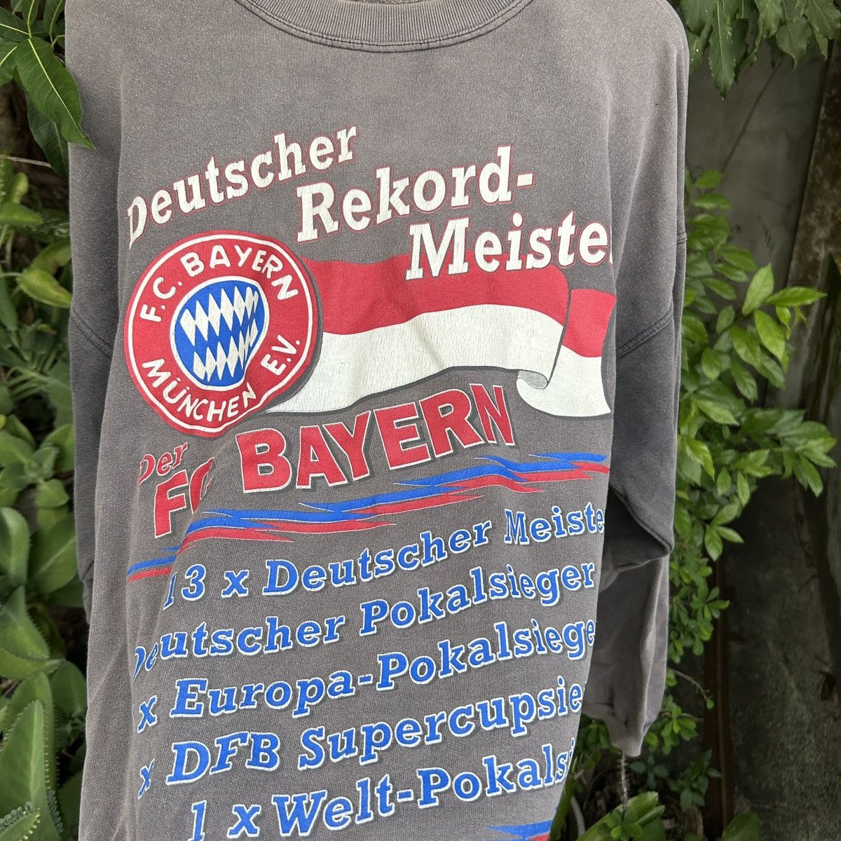 Vintage Vintage Thrashed Sun Faded 1995/96BayernMunich dreamteamtour Size US L / EU 52-54 / 3 - 8 Thumbnail