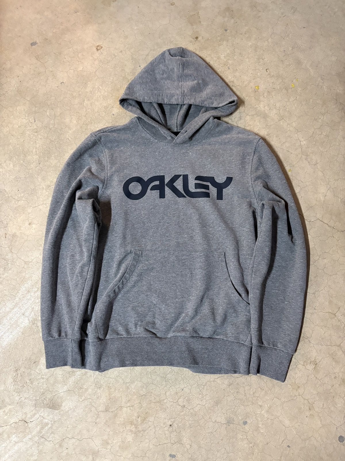 Oakley Oakley Y2K Spellout Hoodie Gray Size Medium Size US M / EU 48-50 / 2 - 1 Thumbnail