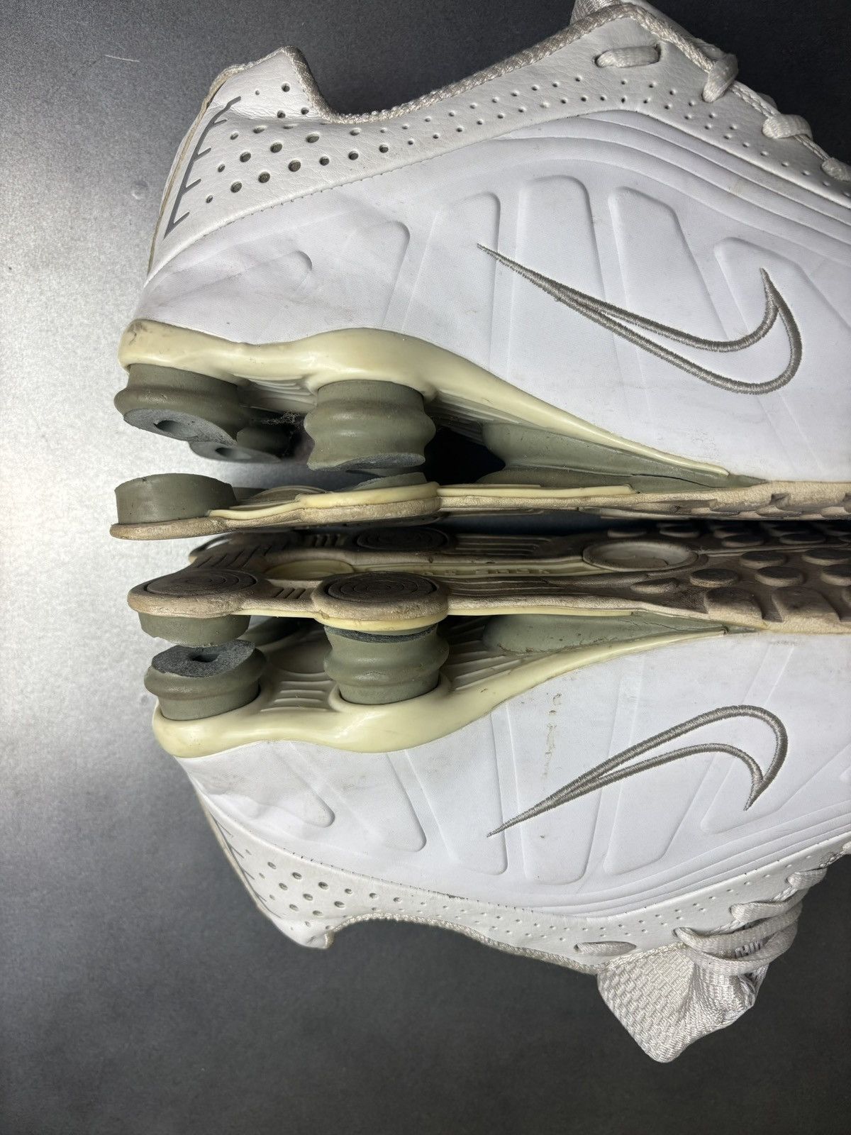 Nike × Vintage 2 Pairs OG 2001 Nike Shox R4 Vintage Nike Beater 104265 Size US 10.5 / EU 43-44 - 16 Thumbnail
