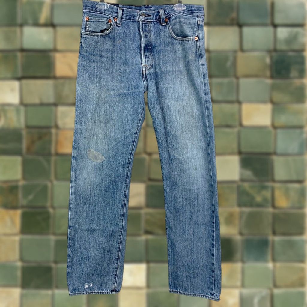 Levi's Levi's 501 Jeans Regular Bootcut Mens Denim Cotton Blue Medium 33 x 32 Inseam 32 Button Fly N/A Size US 33 - 1 Thumbnail