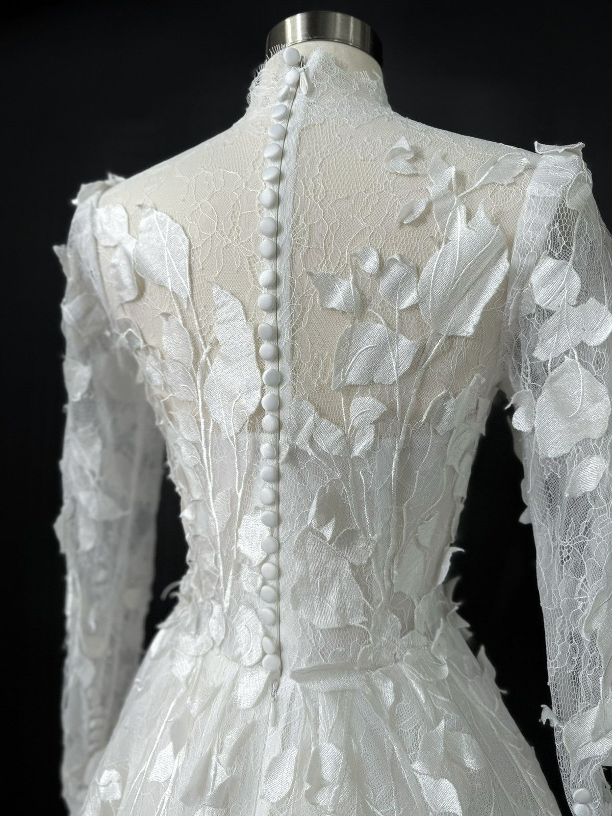 Other US 8-10 Chantilly Lace Anna Augusta Bridal Gown with Train Size M / US 6-8 / IT 42-44 - 6 Thumbnail