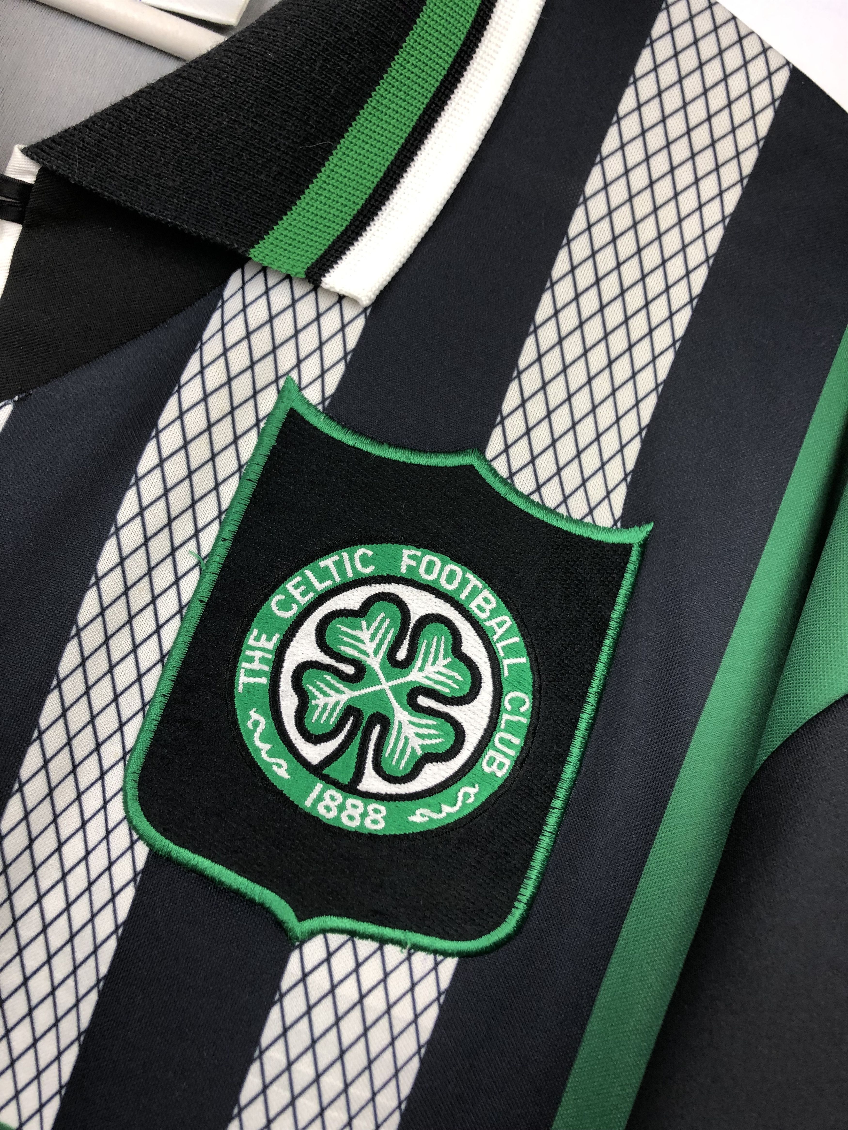 Umbro × Vintage Celtic football shirt 1994 Soccer Umbro Jersey Mens Trikot Size US M / EU 48-50 / 2 - 6 Thumbnail