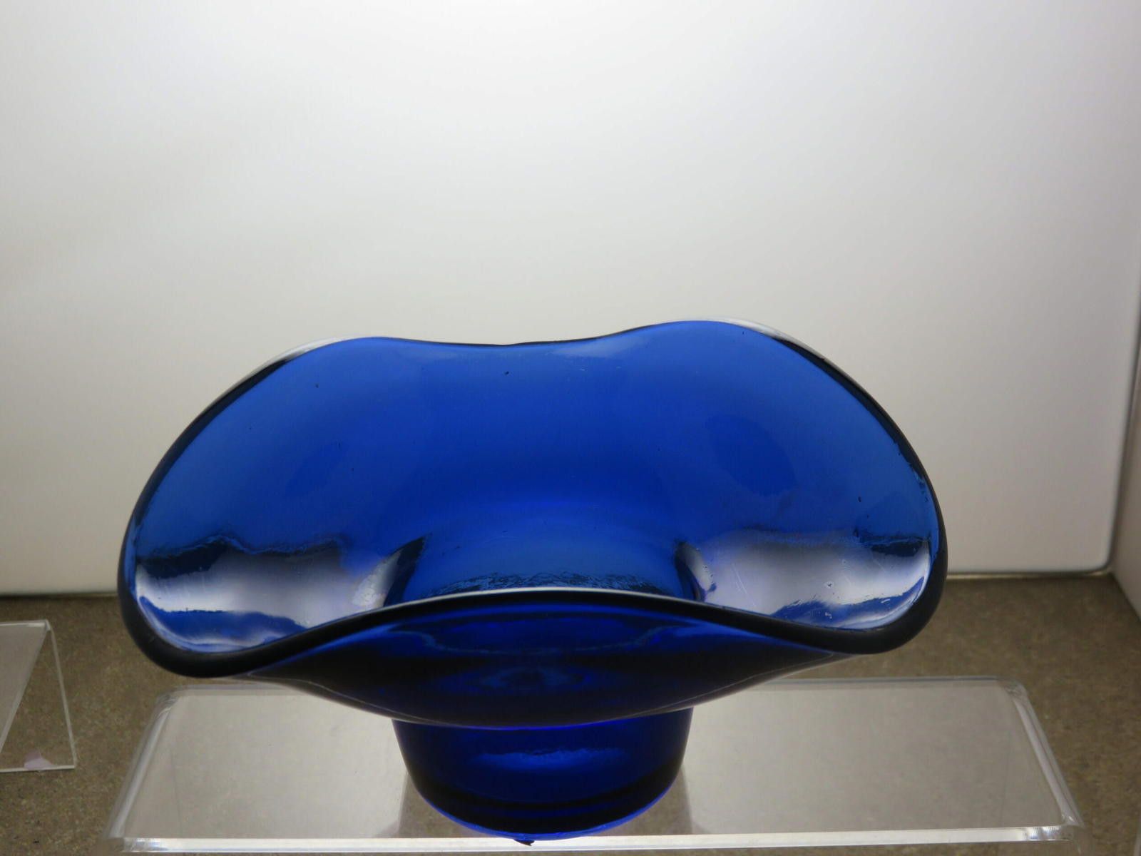 The Unbranded Brand Vintage Rare Glass Blue Bowl 3 1/3" Size ONE SIZE - 3 Thumbnail
