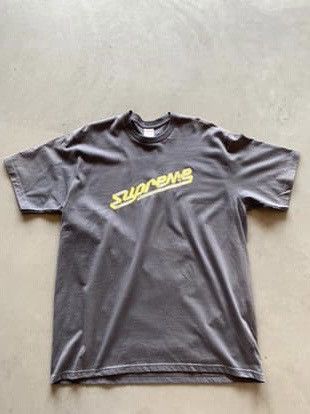 Supreme Supreme Banner Tee (FW23) Charcoal Size US XL / EU 56 / 4 - 1 Thumbnail